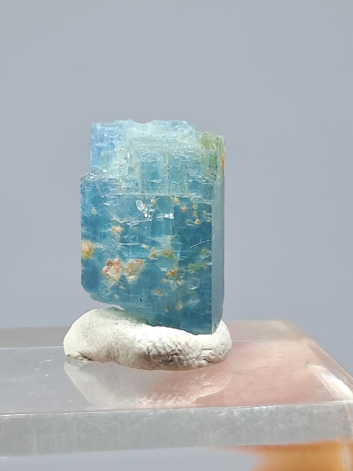 Aguamarina de alta calidad (Karur) en bruto, cristal hexagonal | Ejemplar mineral n.° AQM15