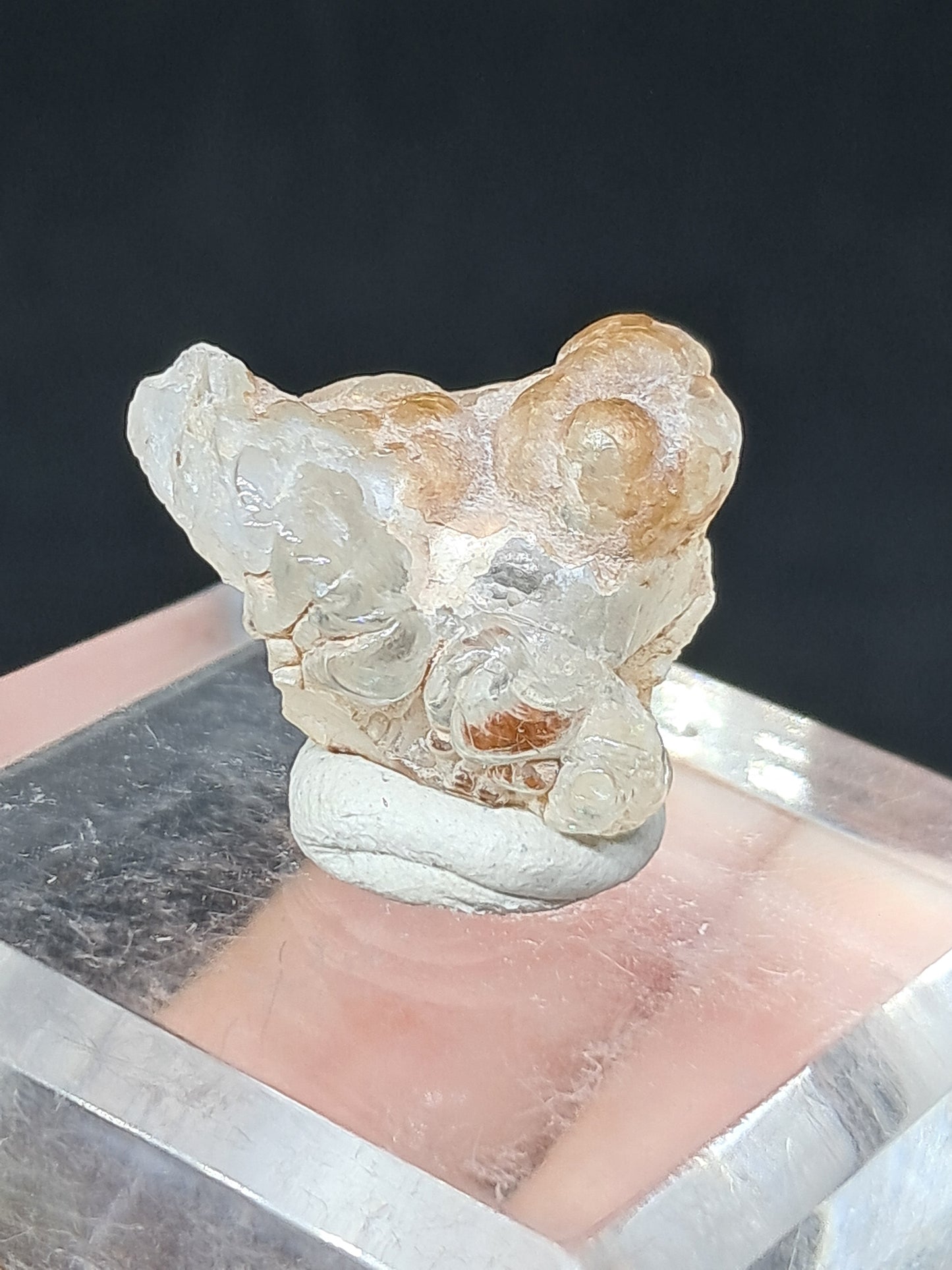 Ópalo hialita (México), piedra cristalina en bruto reactiva a los rayos UV | Ejemplar mineral n.° OH10