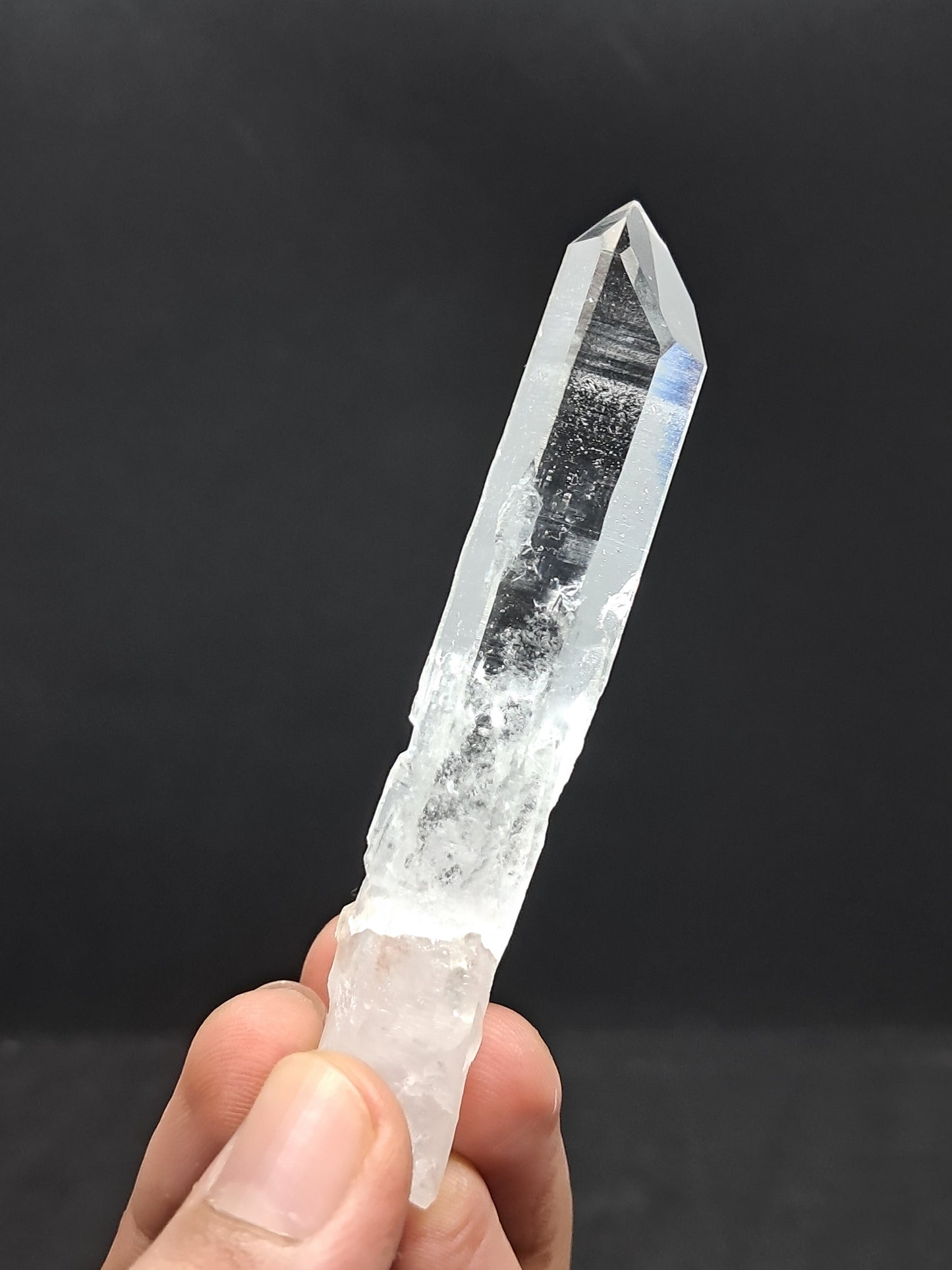Cristal de cuarzo láser transparente (Santander, Colombia) Punta natural | Ejemplar mineral n.° COQ35