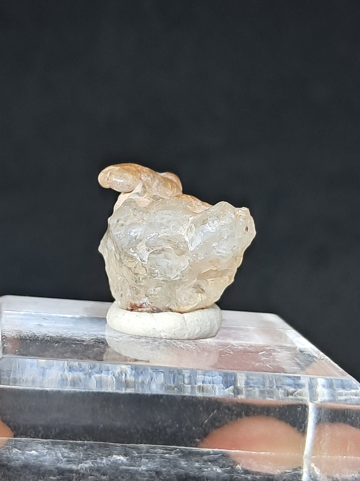 Ópalo hialita (México), piedra cristalina en bruto reactiva a los rayos UV | Ejemplar mineral n.° OH10