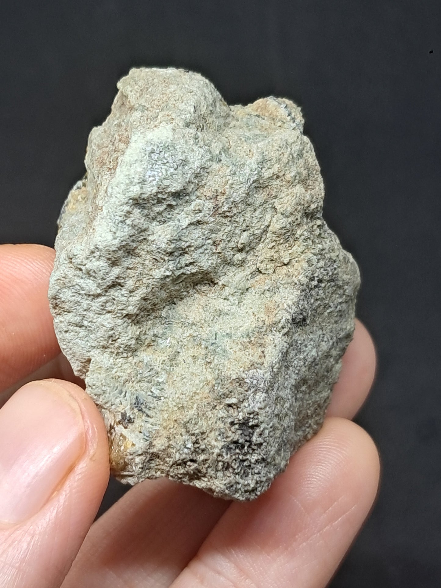 Cúmulo de granate verde en matriz (México) | Cristal en bruto | Ejemplar mineral n.° GR17