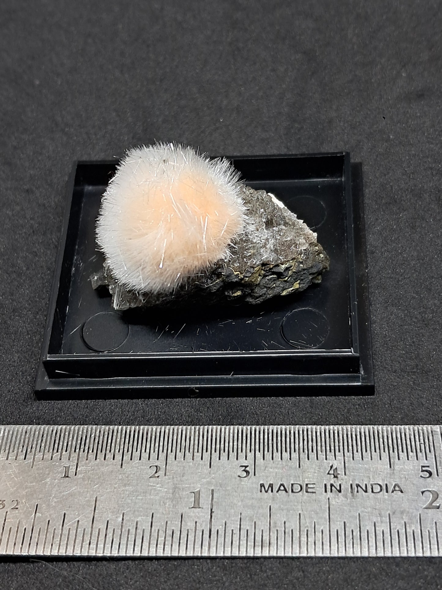Mesolita color melocotón sobre heulandita (Madhya Pradesh), cristal natural | Ejemplar mineral n.° MS13