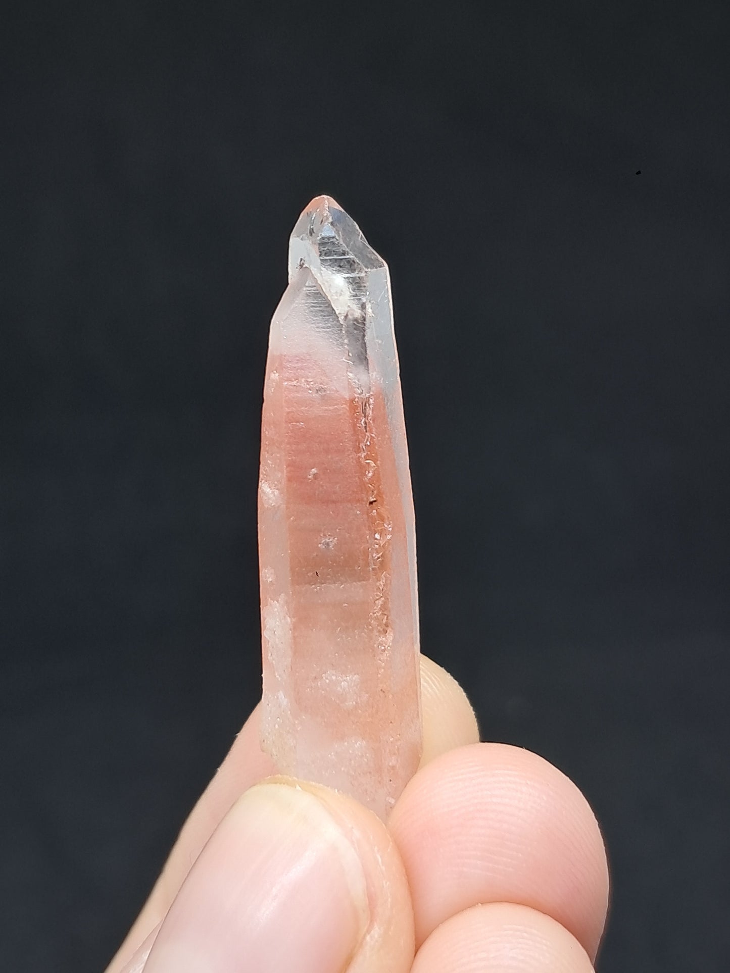 Punta de cristal natural de cuarzo fantasma hematita (Telangana) | Ejemplar mineral n.° HPQ12