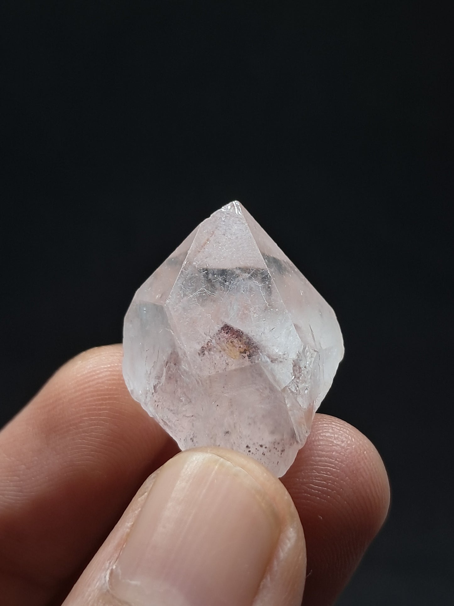 Punta de cristal natural de cuarzo fantasma hematita (Telangana) | Ejemplar mineral n.° HPQ27