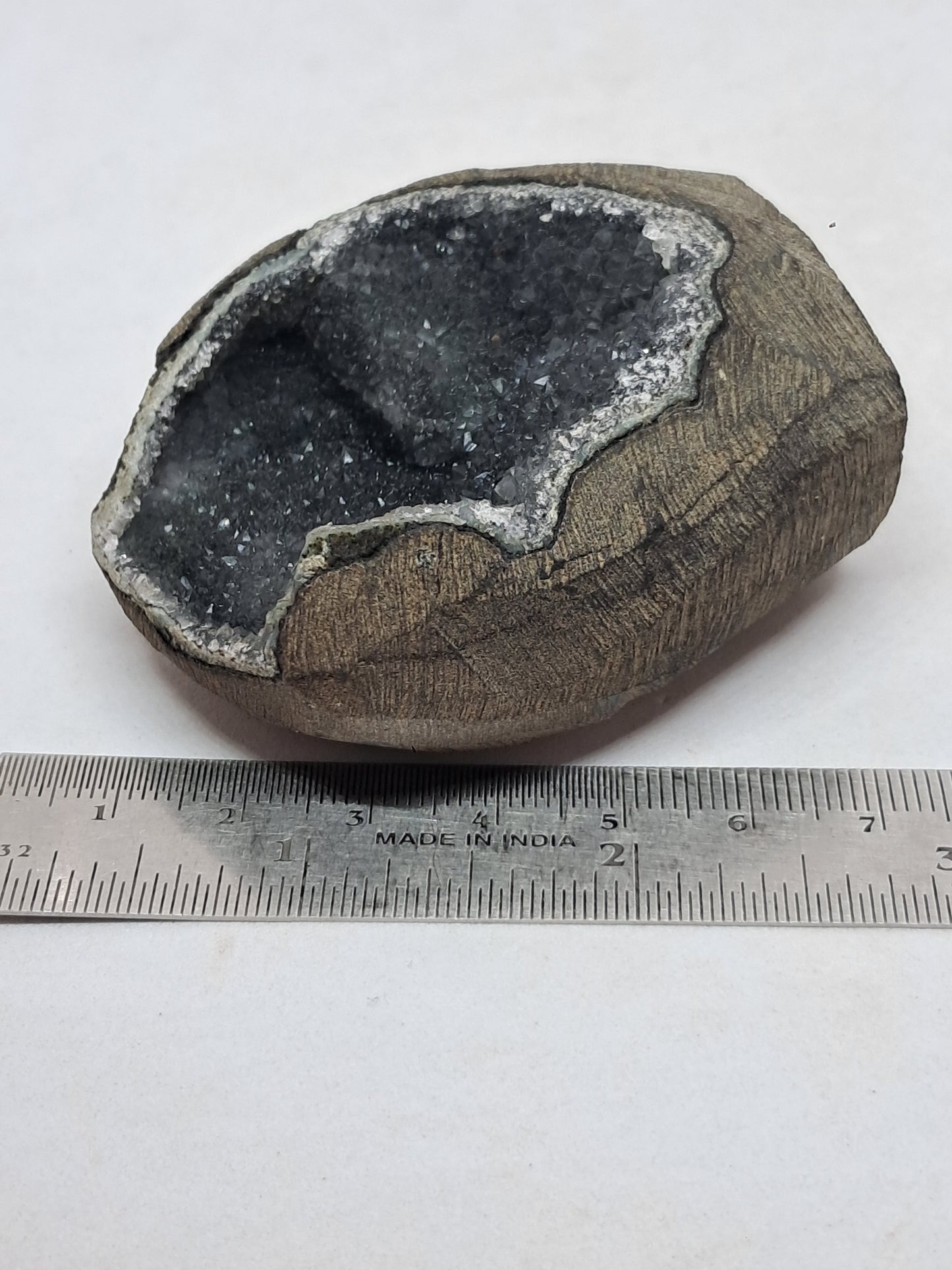 Calcedonia negra en geoda de basalto (Nashik) | Cristal natural | Rocas #BC17