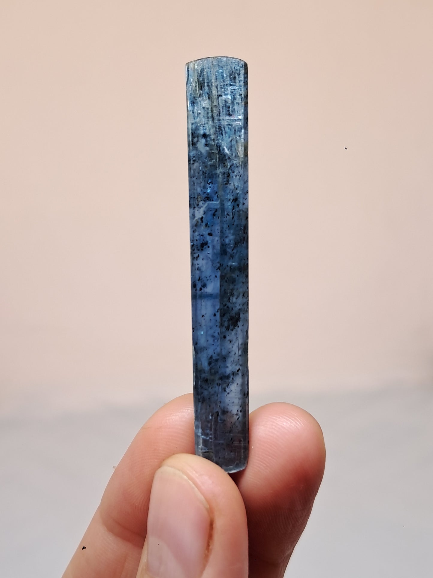 Cianita azul océano (Nepal) Cristal natural pulido n.° KY20