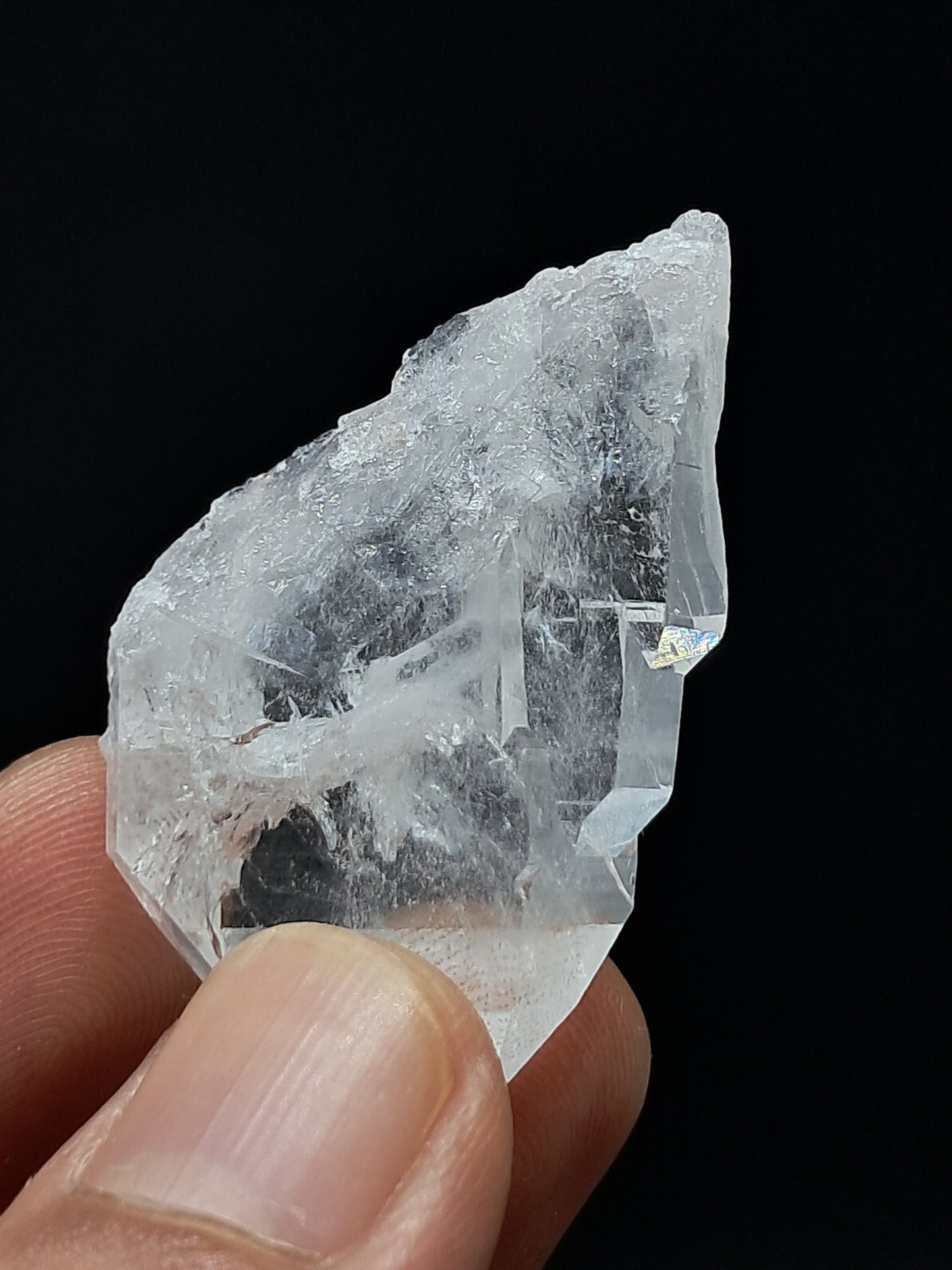 Cristal prismático de cuarzo transparente (Santander, Colombia) Punta natural | Ejemplar mineral n.° COQ25