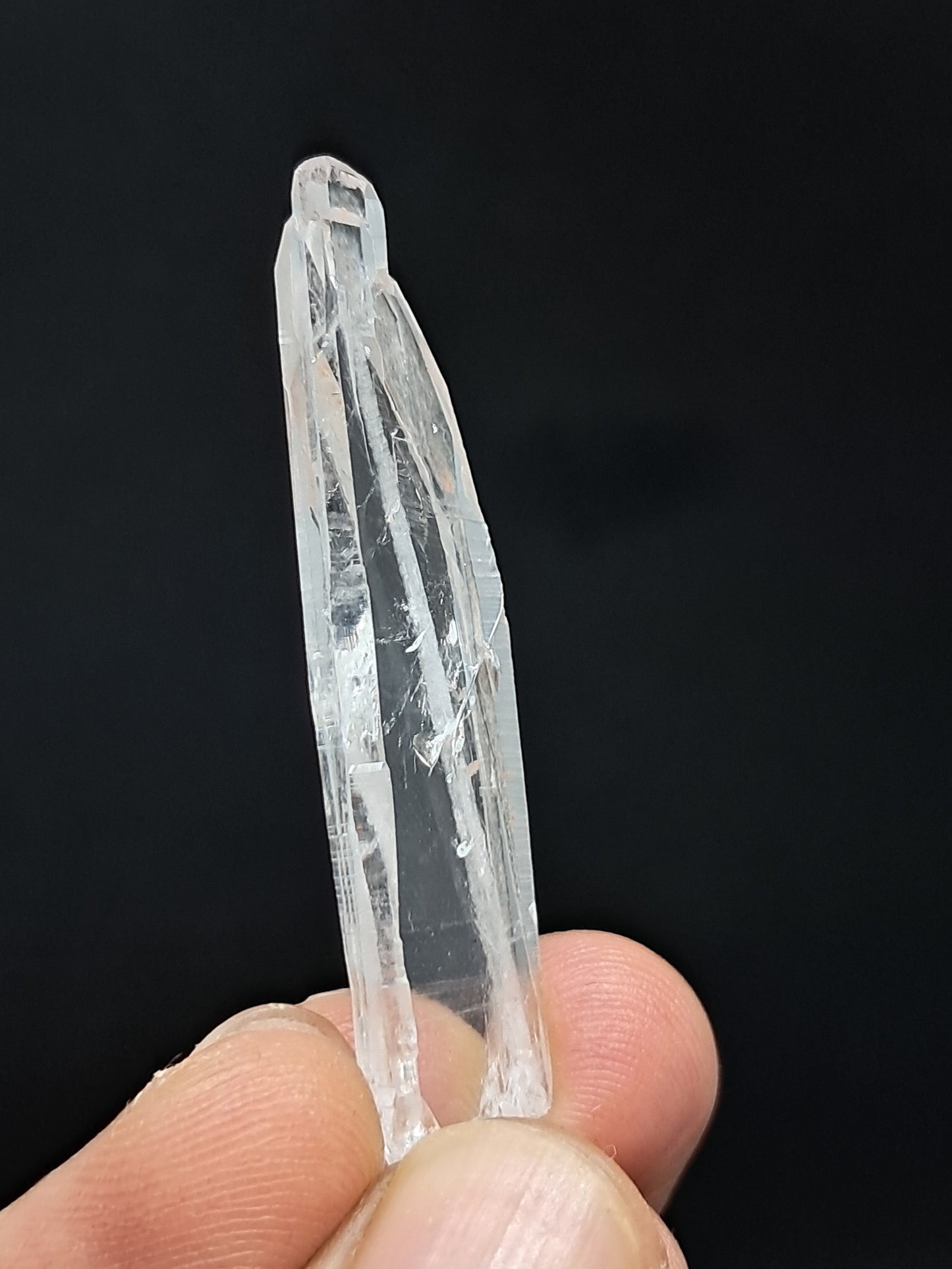 Punta natural de cuarzo tabular claro desvanecido (Santander, Colombia) | Ejemplar mineral n.° COQ22