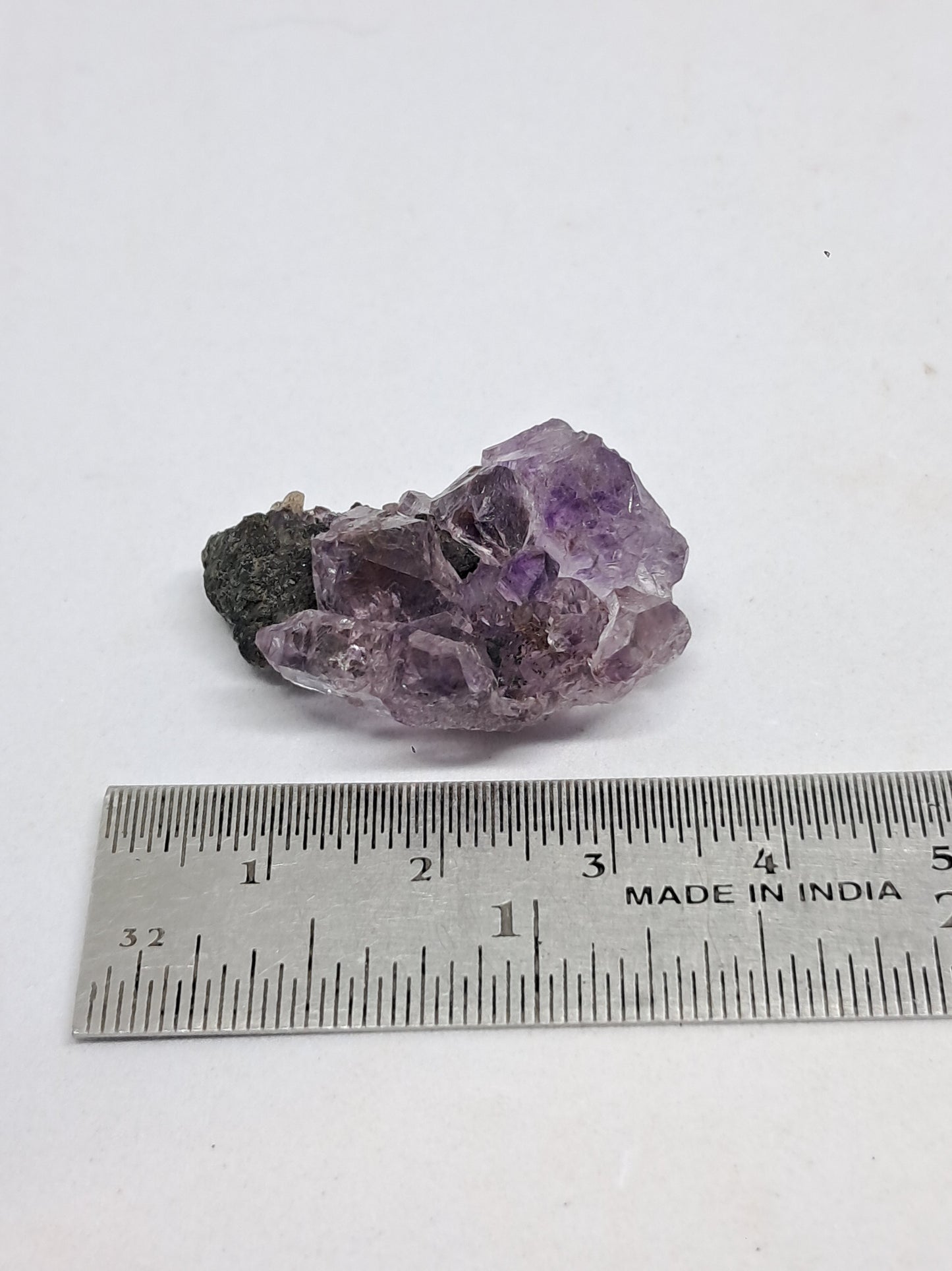 Amatista en matriz de limonita (Karur) | Cristal en bruto | Piedra natural | Ejemplar mineral n.° KA122