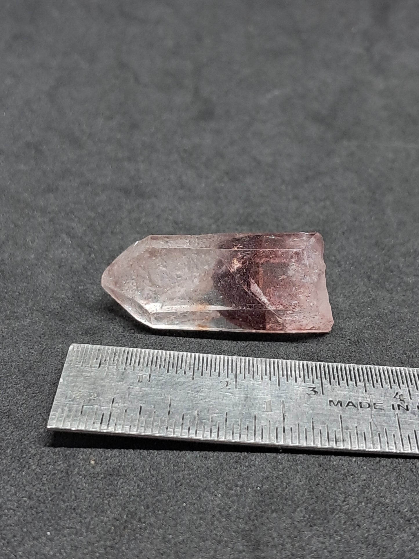 Punta de cristal natural de cuarzo fantasma hematita (Telangana) | Ejemplar mineral n.° HPQ30