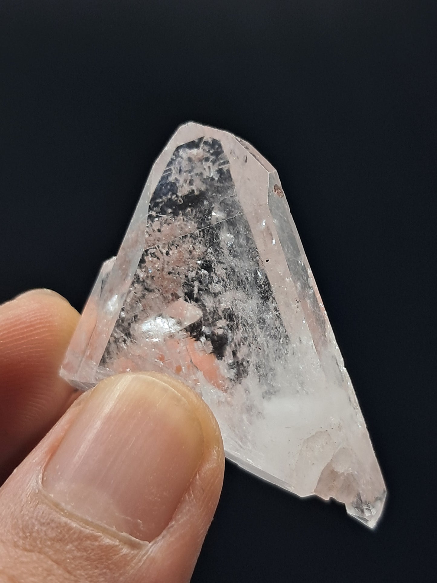 Punta natural de cuarzo transparente tabular estilo Faden (Santander, Colombia) | Ejemplar mineral n.° COQ22