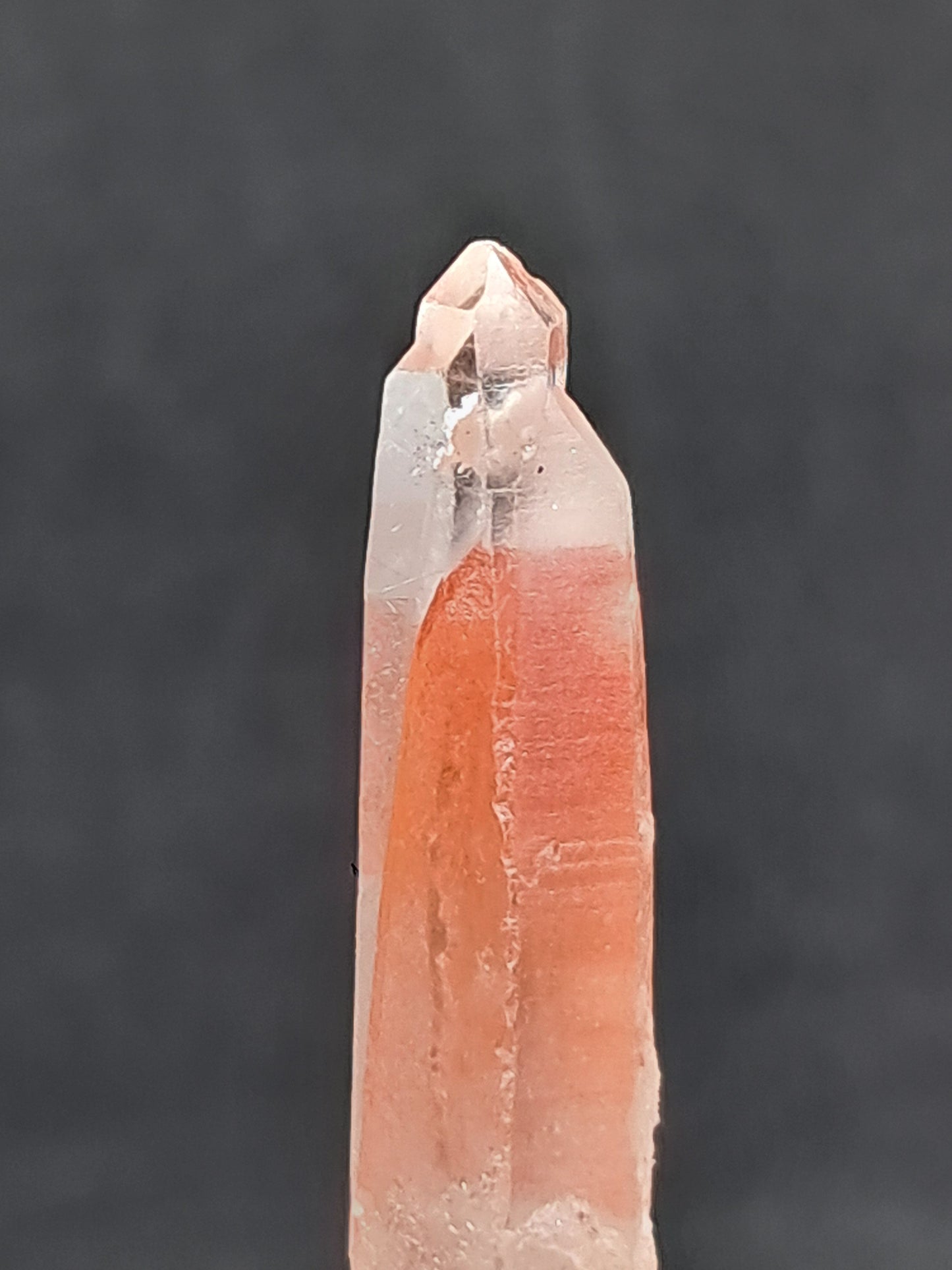 Punta de cristal natural de cuarzo fantasma hematita (Telangana) | Ejemplar mineral n.° HPQ12
