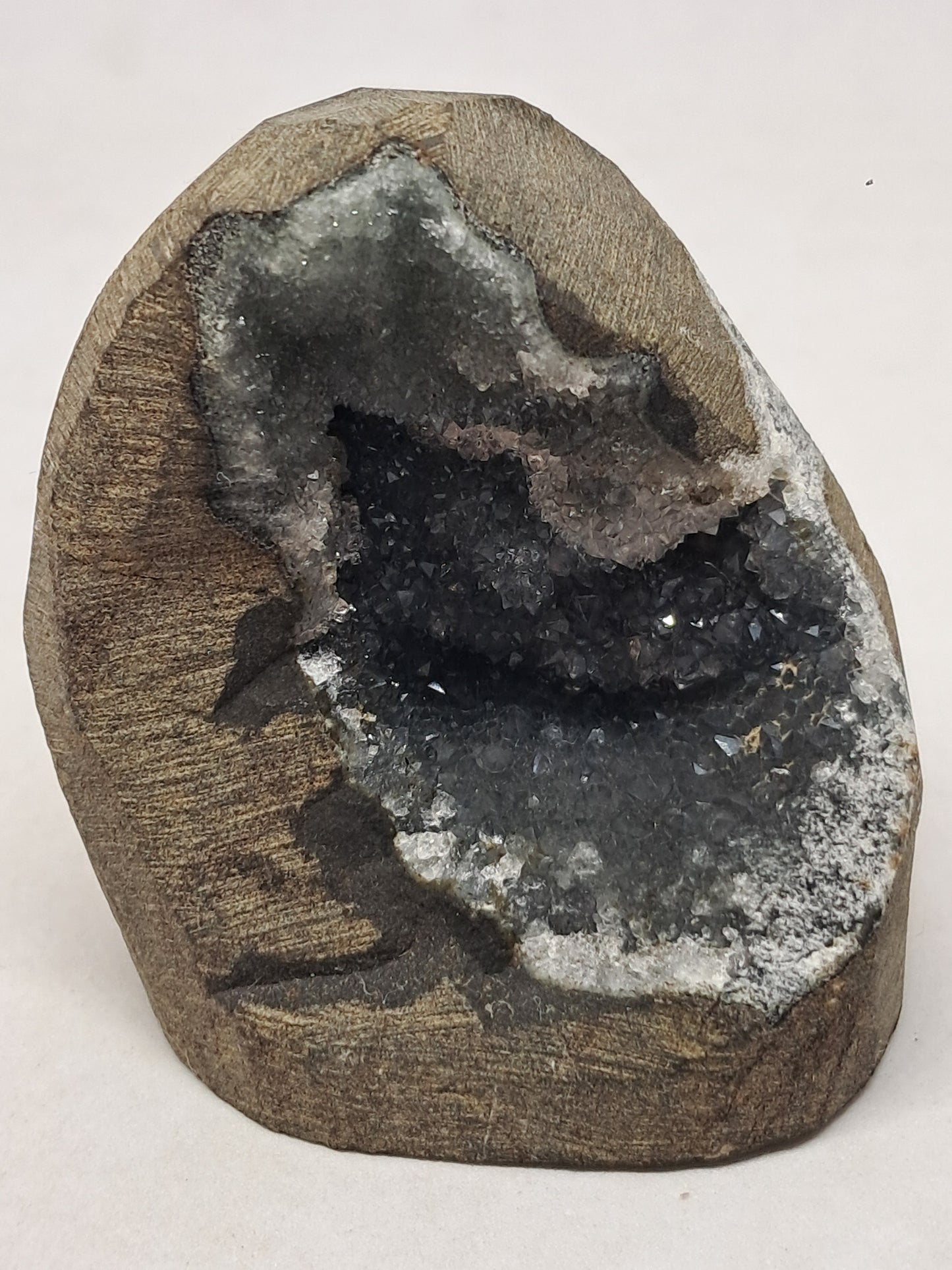 Calcedonia negra en geoda de basalto (Nashik) | Cristal natural | Minerales y fósiles #BC18