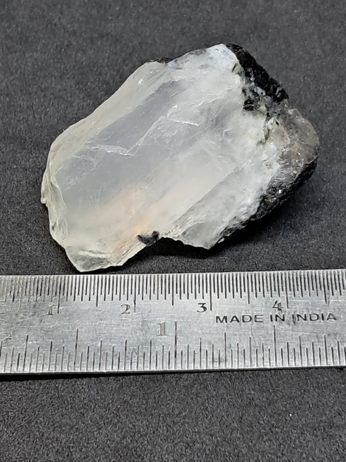 Piedra lunar arcoíris de alta calidad (Odisha) en bruto | Roca natural n.° MN10