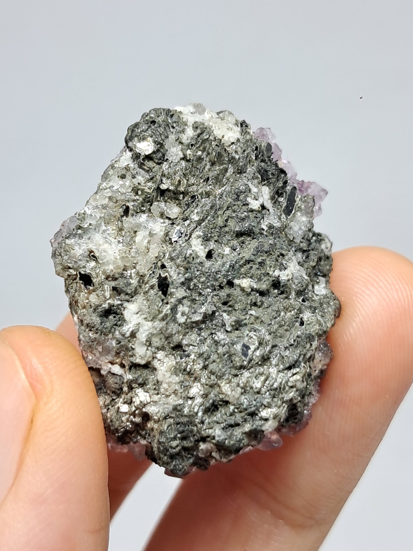 Amatista con cristales de hematita (Karur) | Piedra natural | Ejemplar mineral n.° KA84
