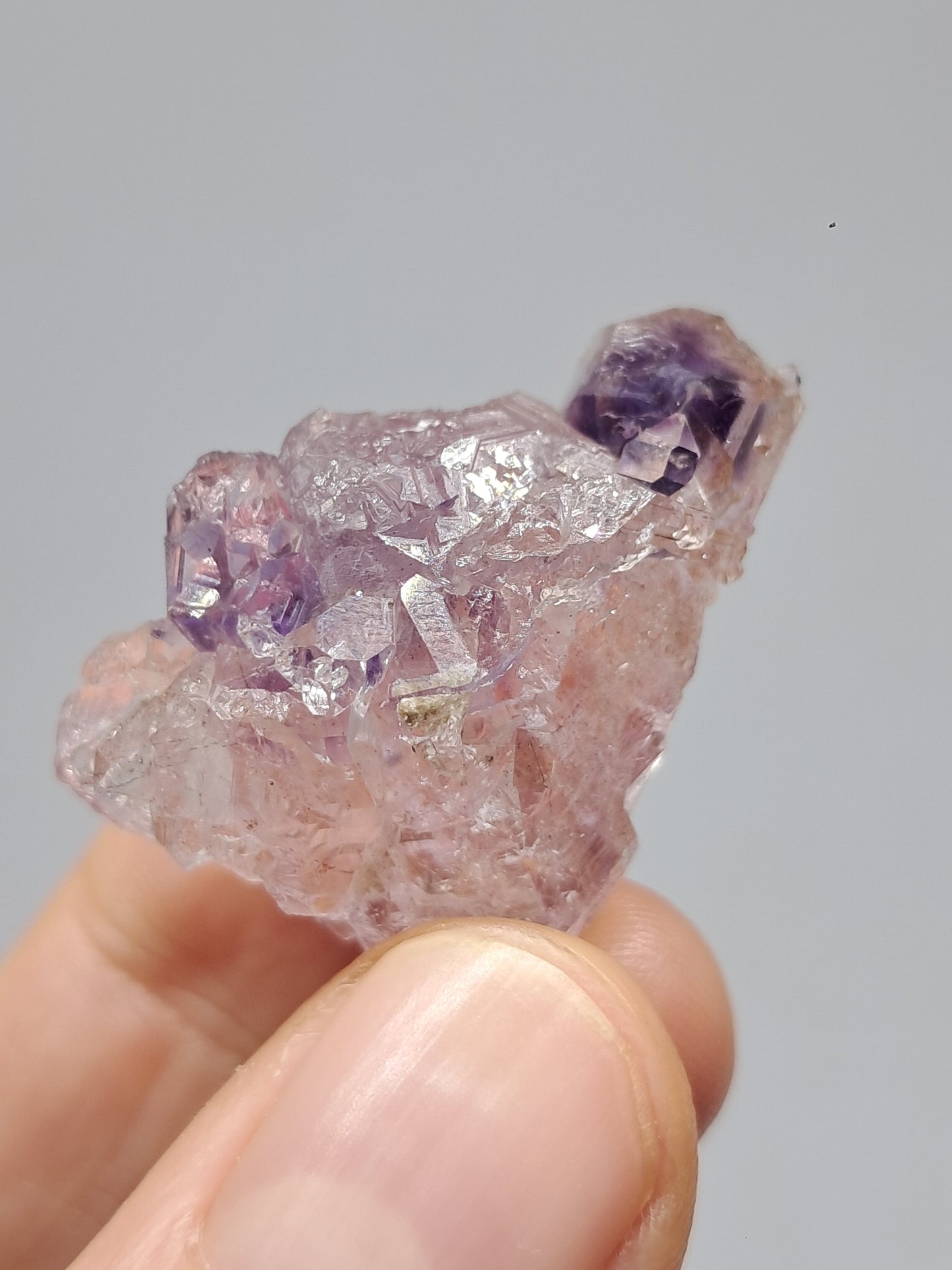 Cristal de amatista "Super Seven" (Karur) | Cúmulo de cuarzo | Piedra natural | Ejemplar mineral n.° KA95
