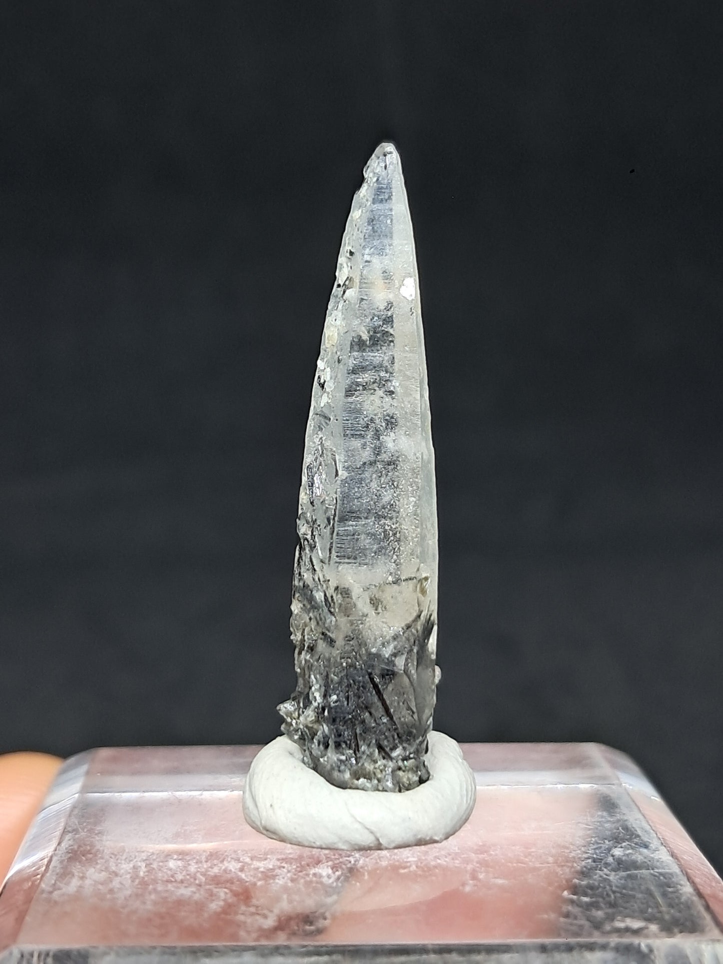 Punta de cristal de cuarzo turmalinado (karur), piedra natural | Ejemplar mineral n.° TQ27