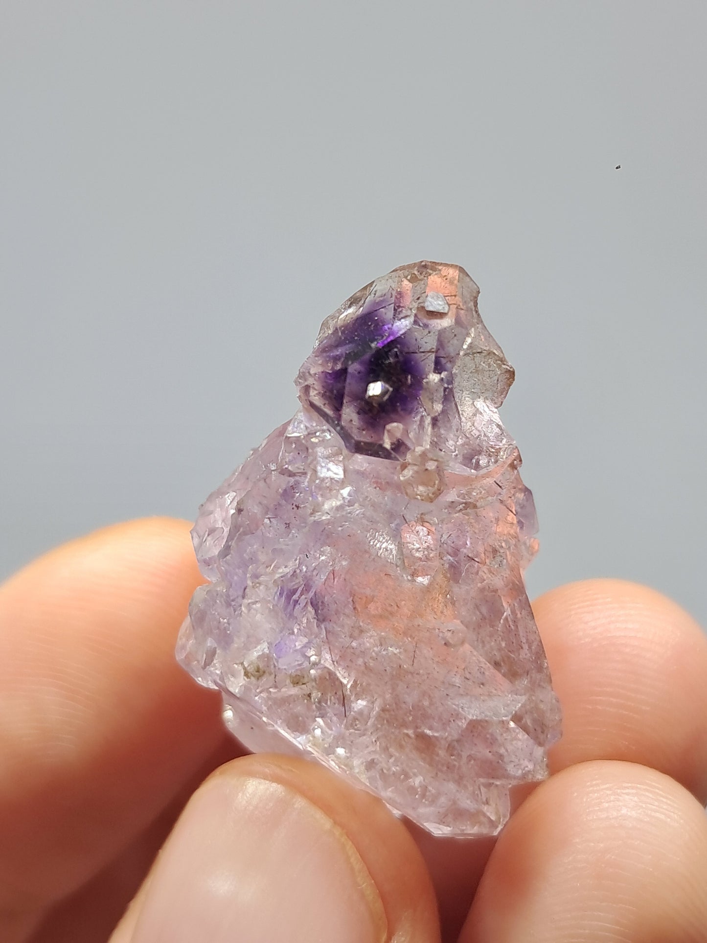 Cristal de amatista "Super Seven" (Karur) | Cúmulo de cuarzo | Piedra natural | Ejemplar mineral n.° KA95