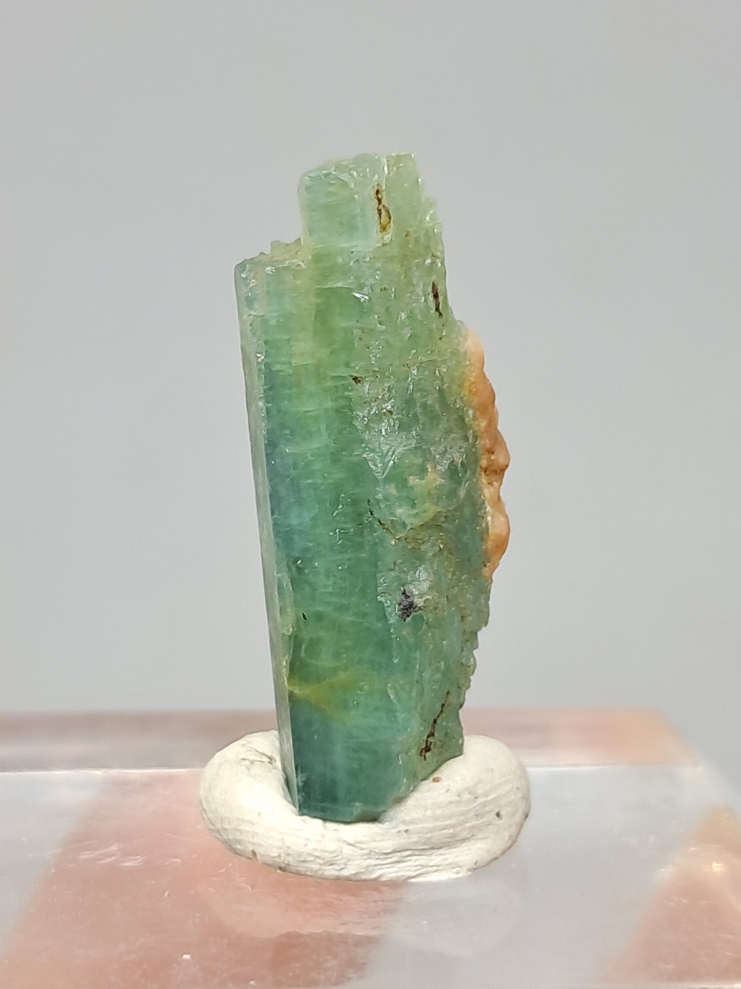 Aguamarina (Karur) Cristal hexagonal en bruto | Ejemplar mineral n.° AQM24