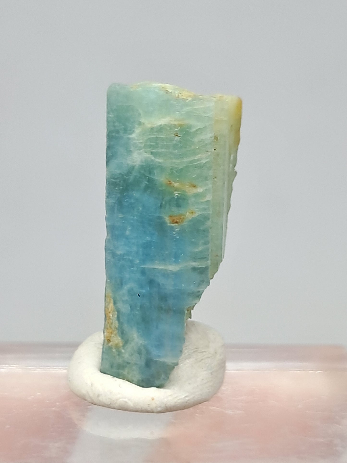 Aguamarina de alta calidad (Karur) en bruto, cristal hexagonal | Ejemplar mineral n.° AQM16