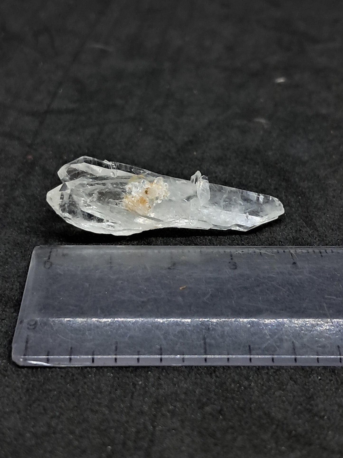 Dos cristales biterminados de cuarzo transparente (Santander, Colombia) en punta natural | Ejemplar mineral n.° COQ26