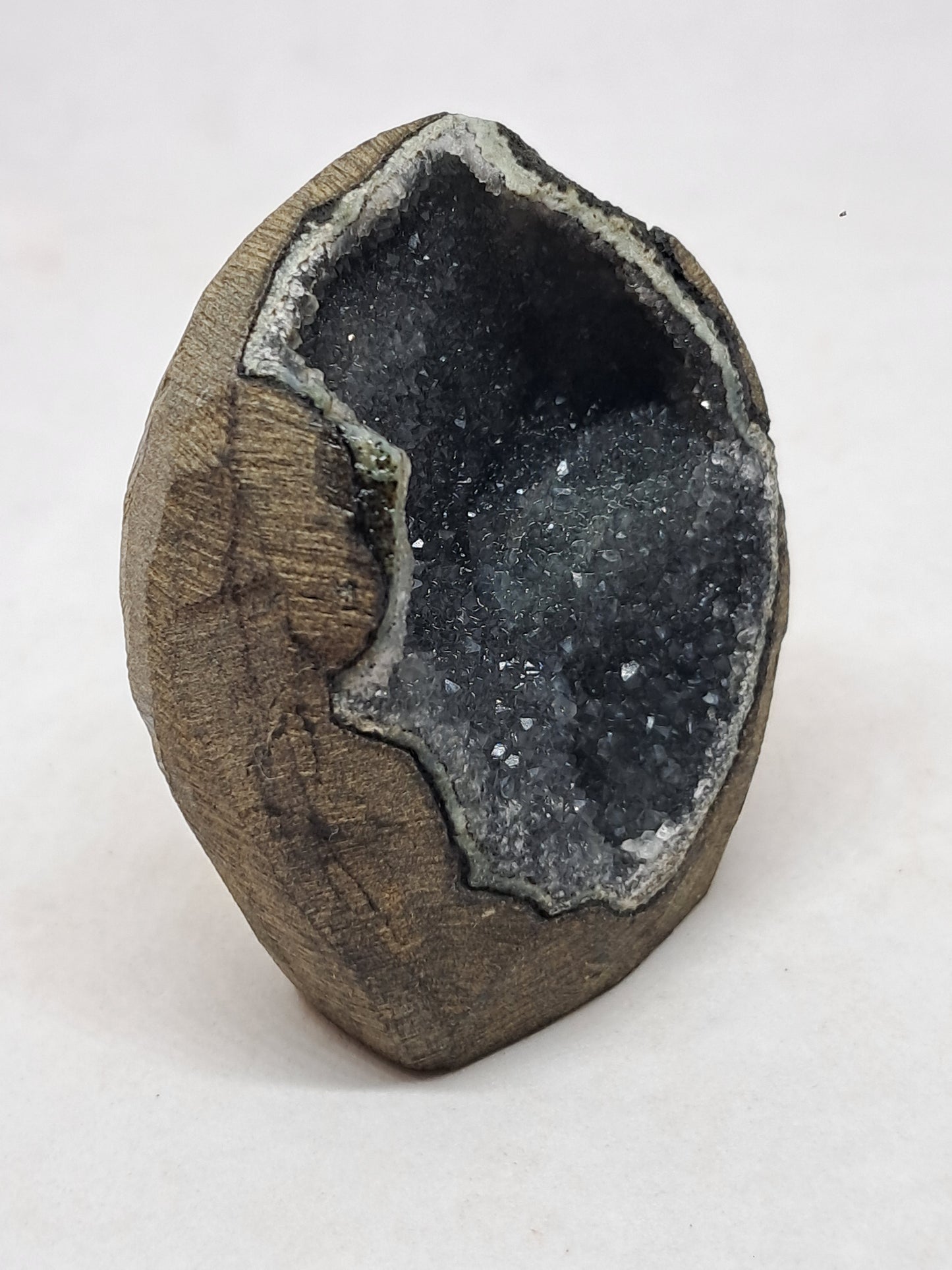 Calcedonia negra en geoda de basalto (Nashik) | Cristal natural | Rocas #BC17