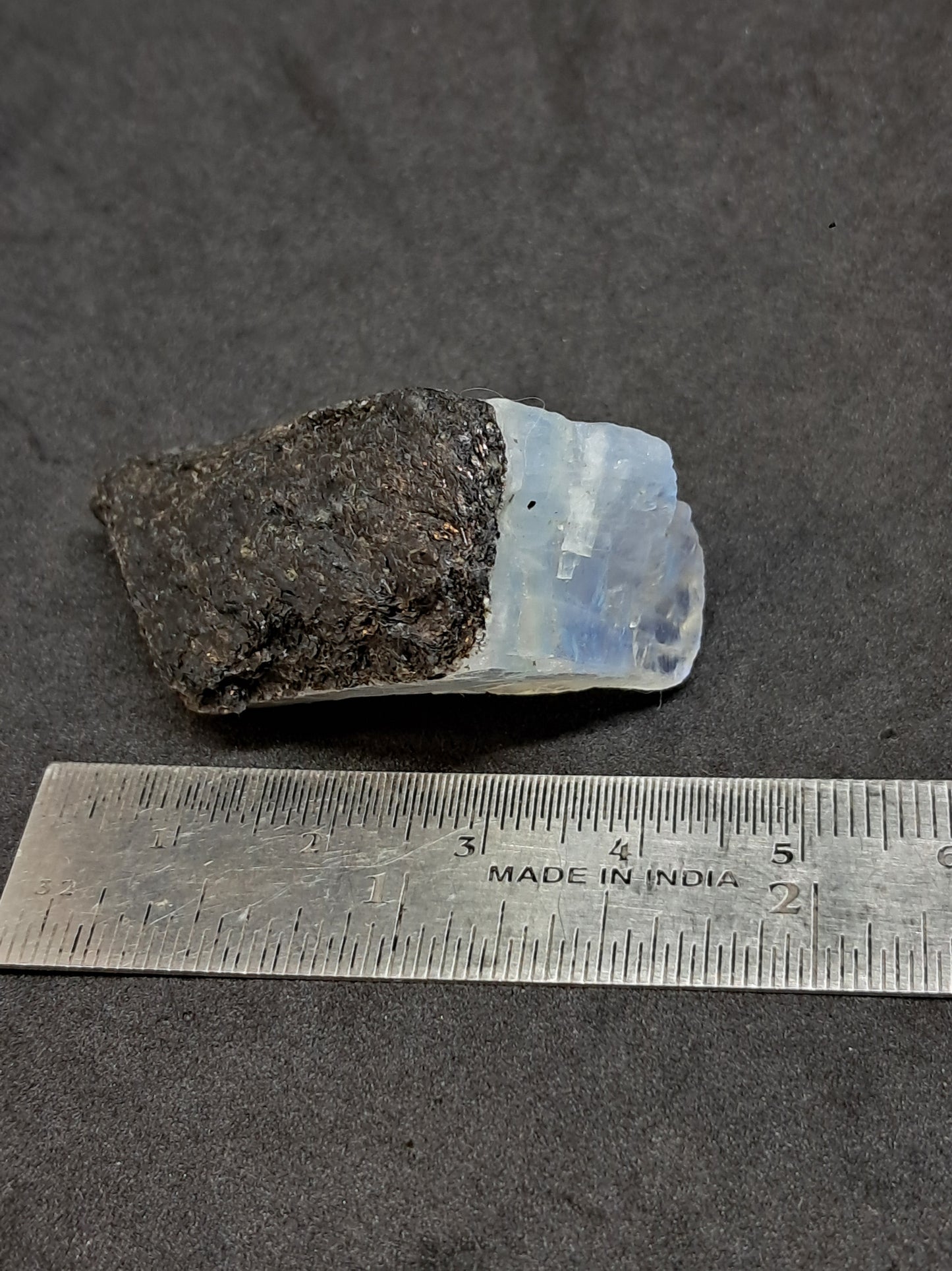 Piedra lunar arcoíris de alta calidad (Odisha) en bruto | Roca natural n.° MN9
