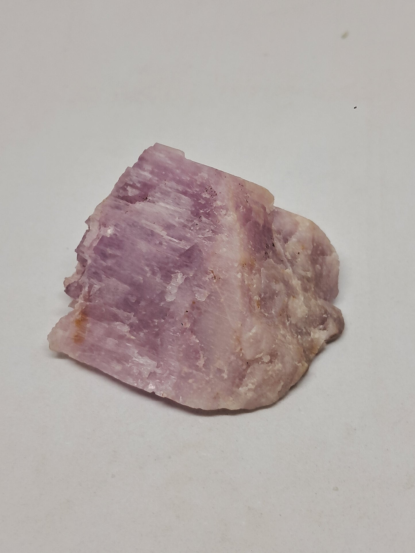 Cristal de kunzita en bruto (Madagascar), piedra natural en bruto | Espécimen de espodumena n.° KZ2