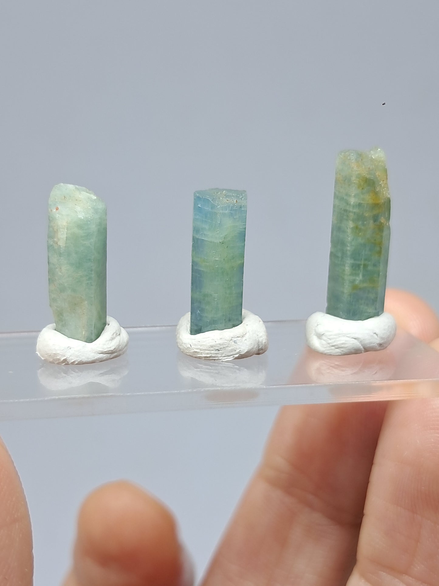 Conjunto de 3 Aguamarinas (Karur) Cristales Hexagonales en Bruto | Ejemplar Mineral n.° AQM35