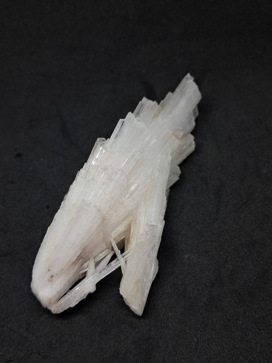 Cristal natural de escolecita (Ajanta) | Ejemplar mineral | Pieza de colección n.° ZL17