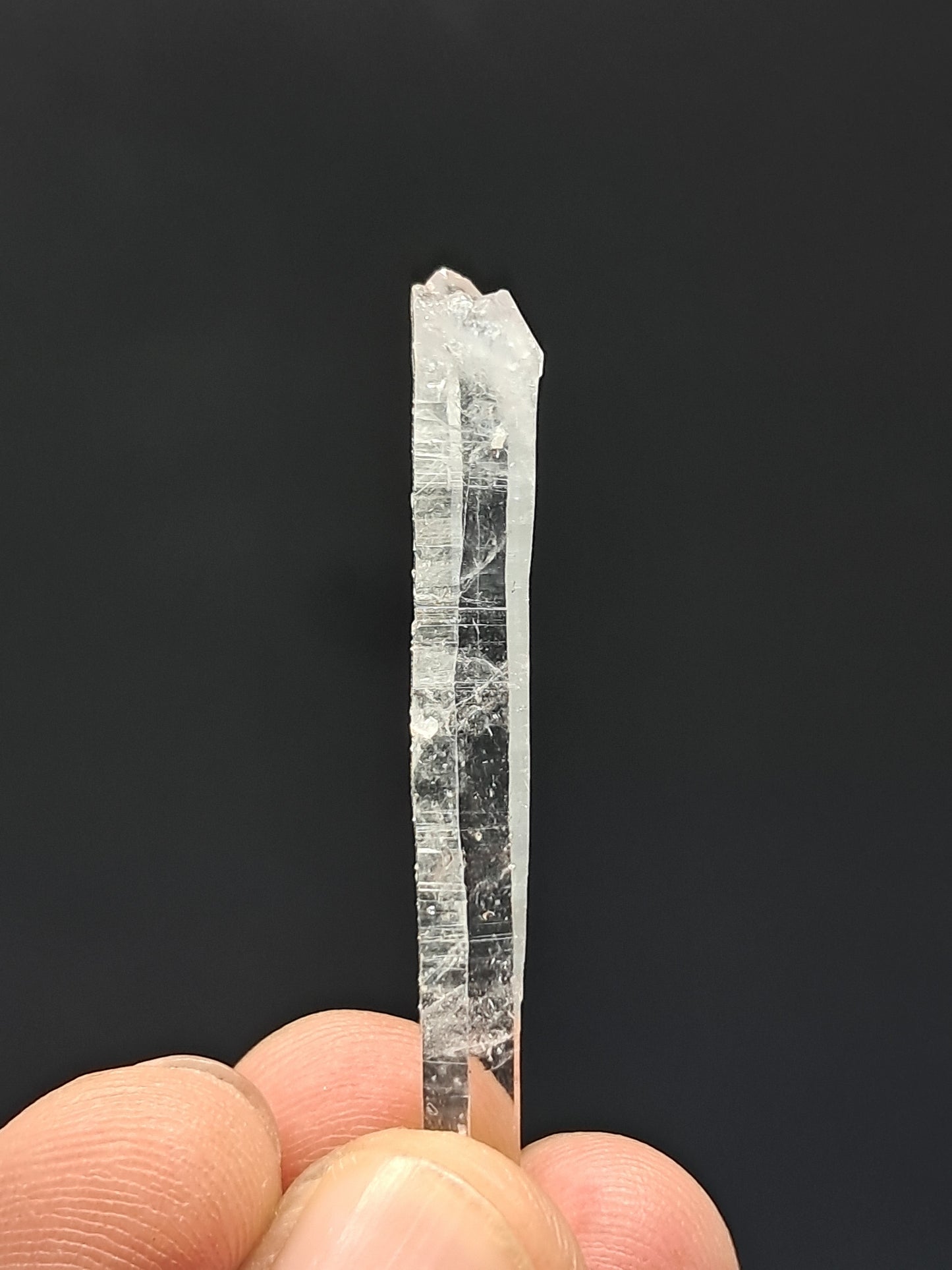 Punta natural de cuarzo láser biterminado y autorreparado (Santander, Colombia) | Ejemplar mineral n.° COQ3