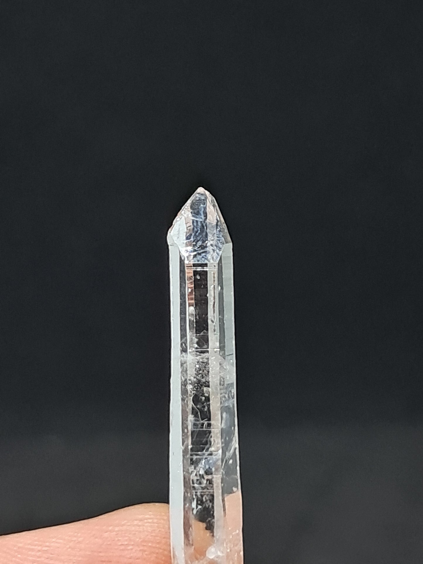 Punta natural de cuarzo láser biterminado y autorreparado (Santander, Colombia) | Ejemplar mineral n.° COQ3