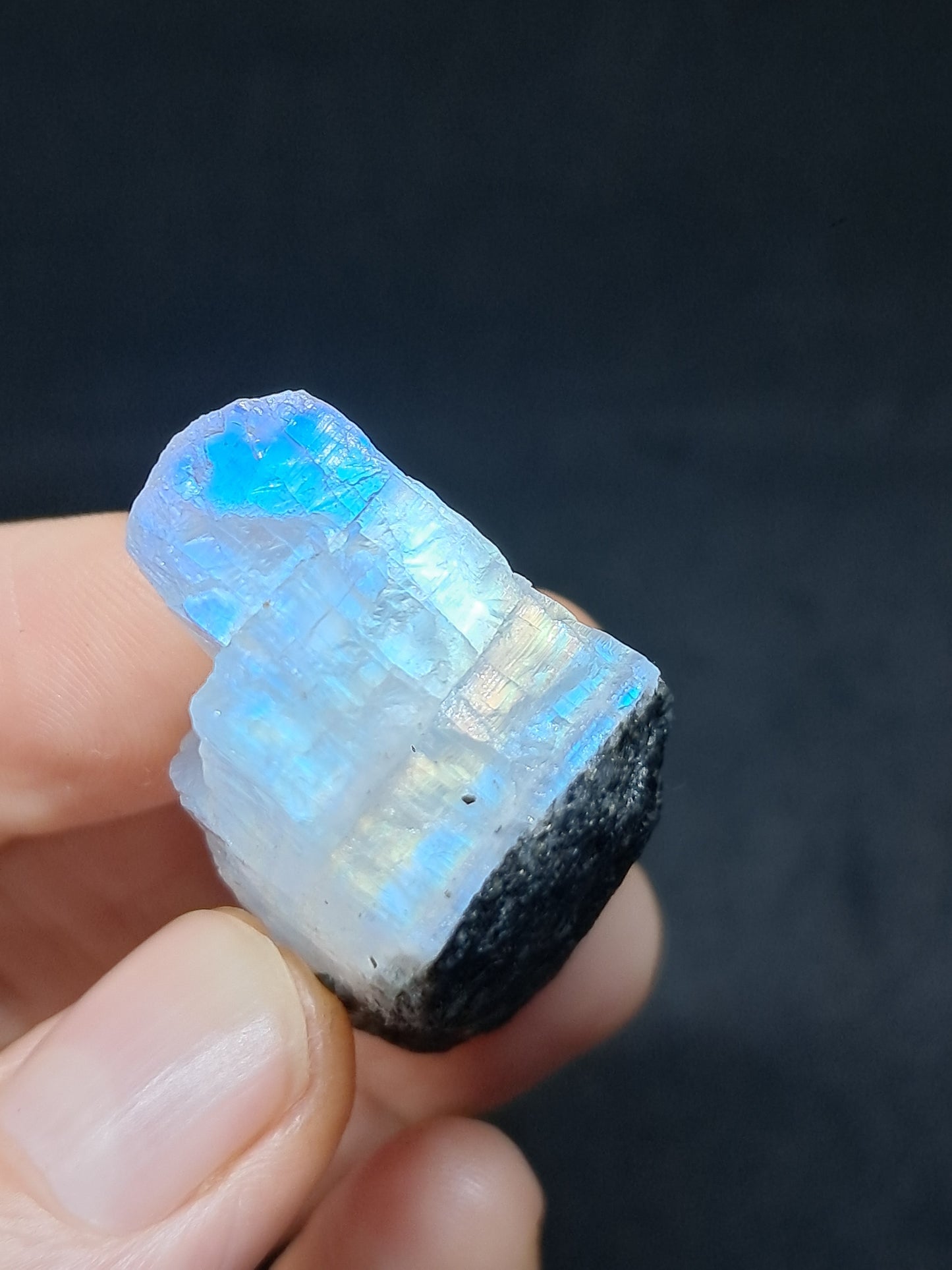Piedra lunar arcoíris de alta calidad (Odisha) en bruto | Roca natural n.° MN9