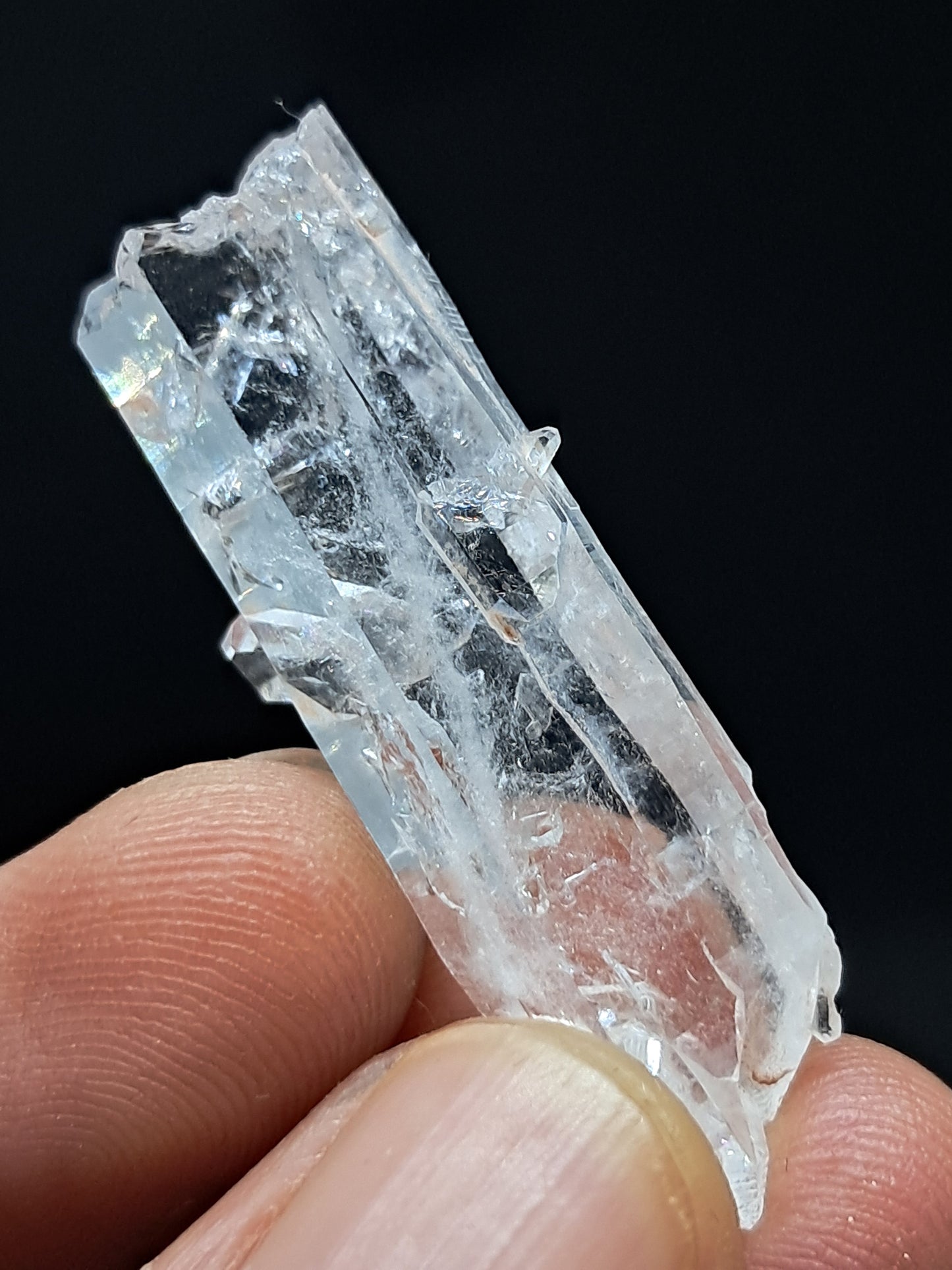 Cristal de cuarzo transparente Faden (Santander, Colombia) Punta natural | Ejemplar mineral n.° COQ33