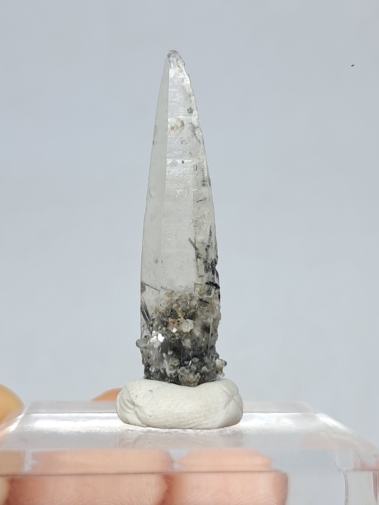 Punta de cristal de cuarzo turmalinado (karur), piedra natural | Ejemplar mineral n.° TQ27