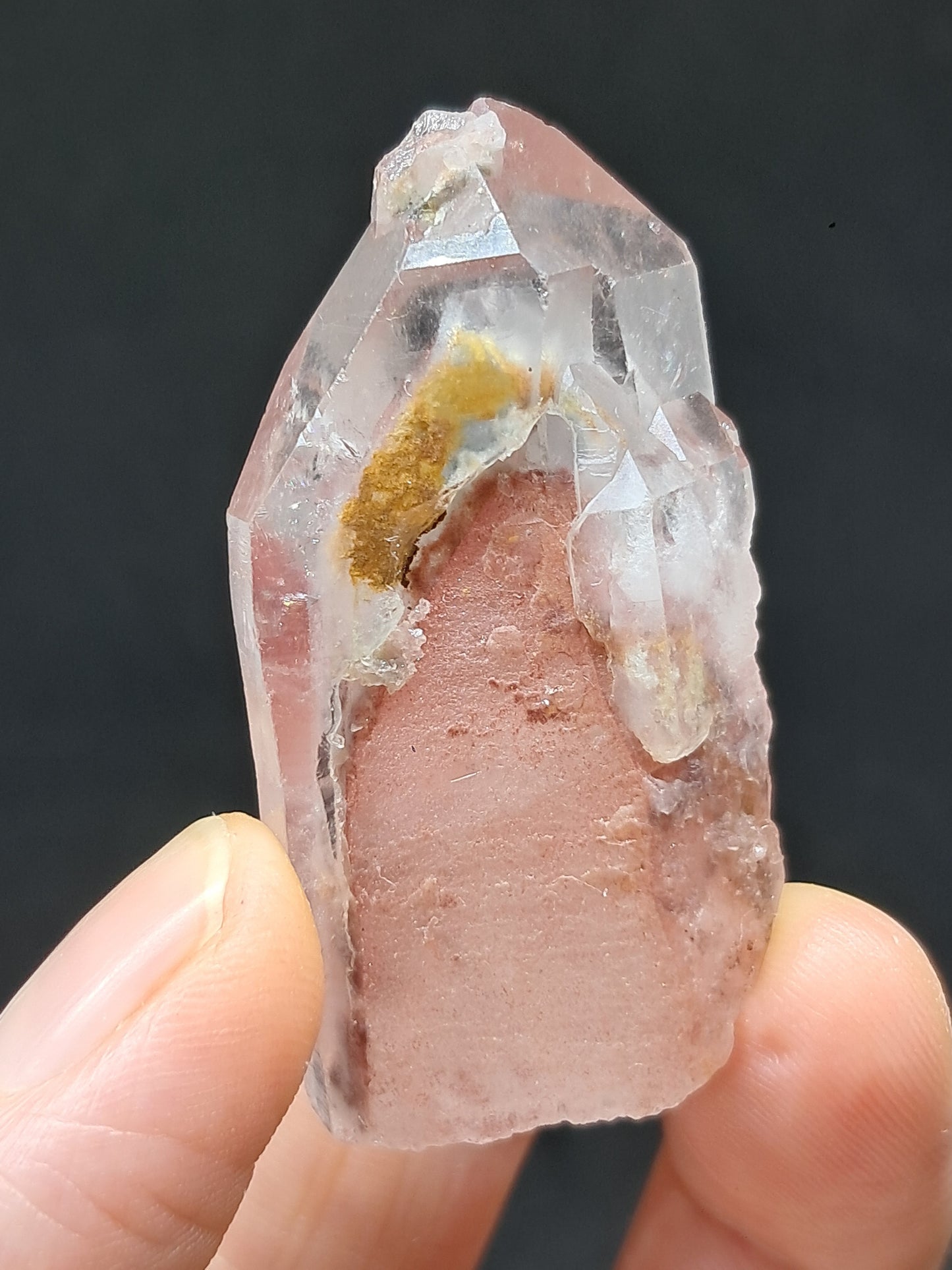 Punta de cristal natural de cuarzo fantasma hematita (Telangana) | Ejemplar mineral n.° HPQ15