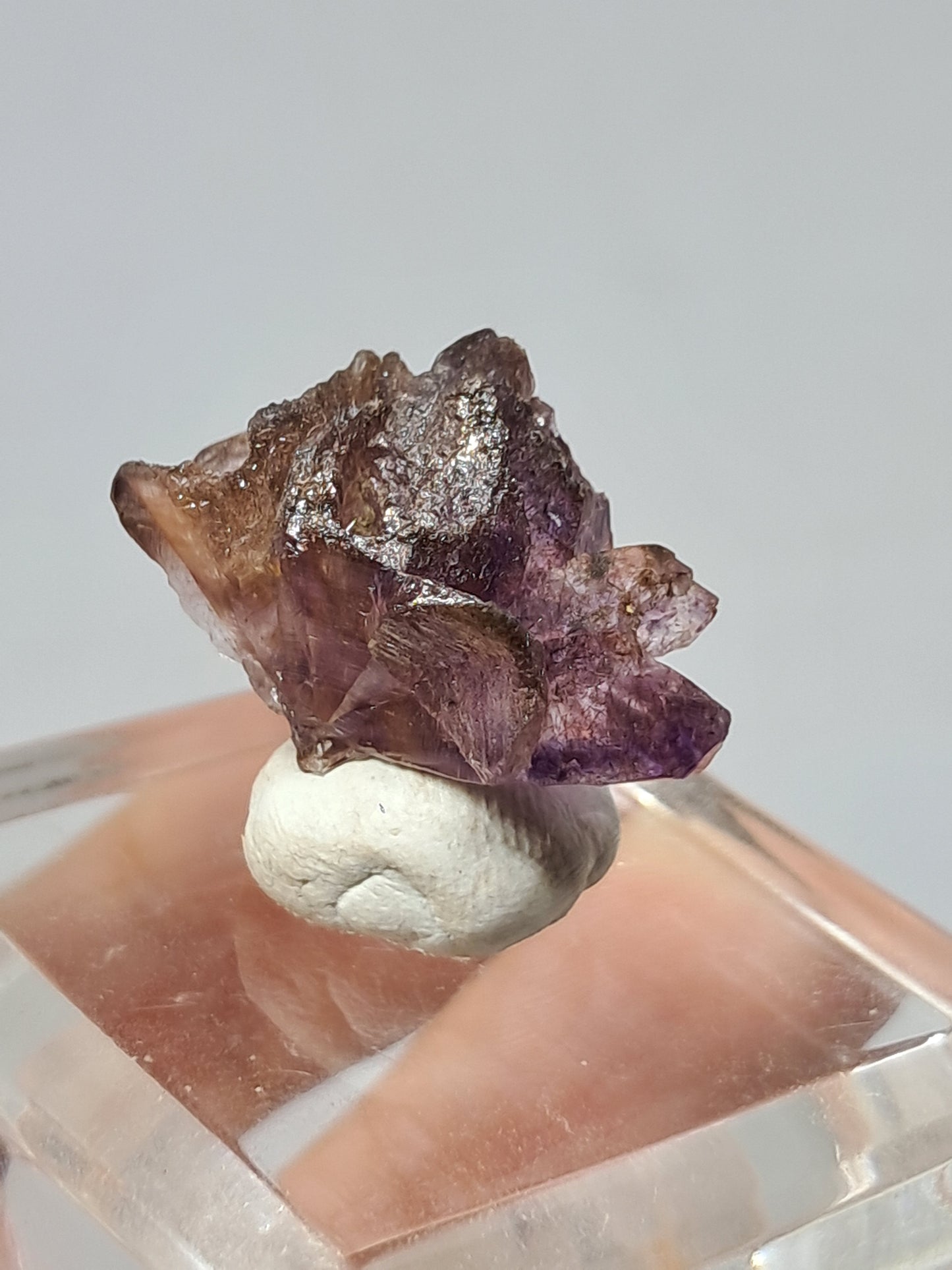 Cúmulo de amatista cetro con inclusiones Super Seven y formación de panal (Karur) | Cristal en bruto | Piedra natural | Ejemplar mineral n.° KA135