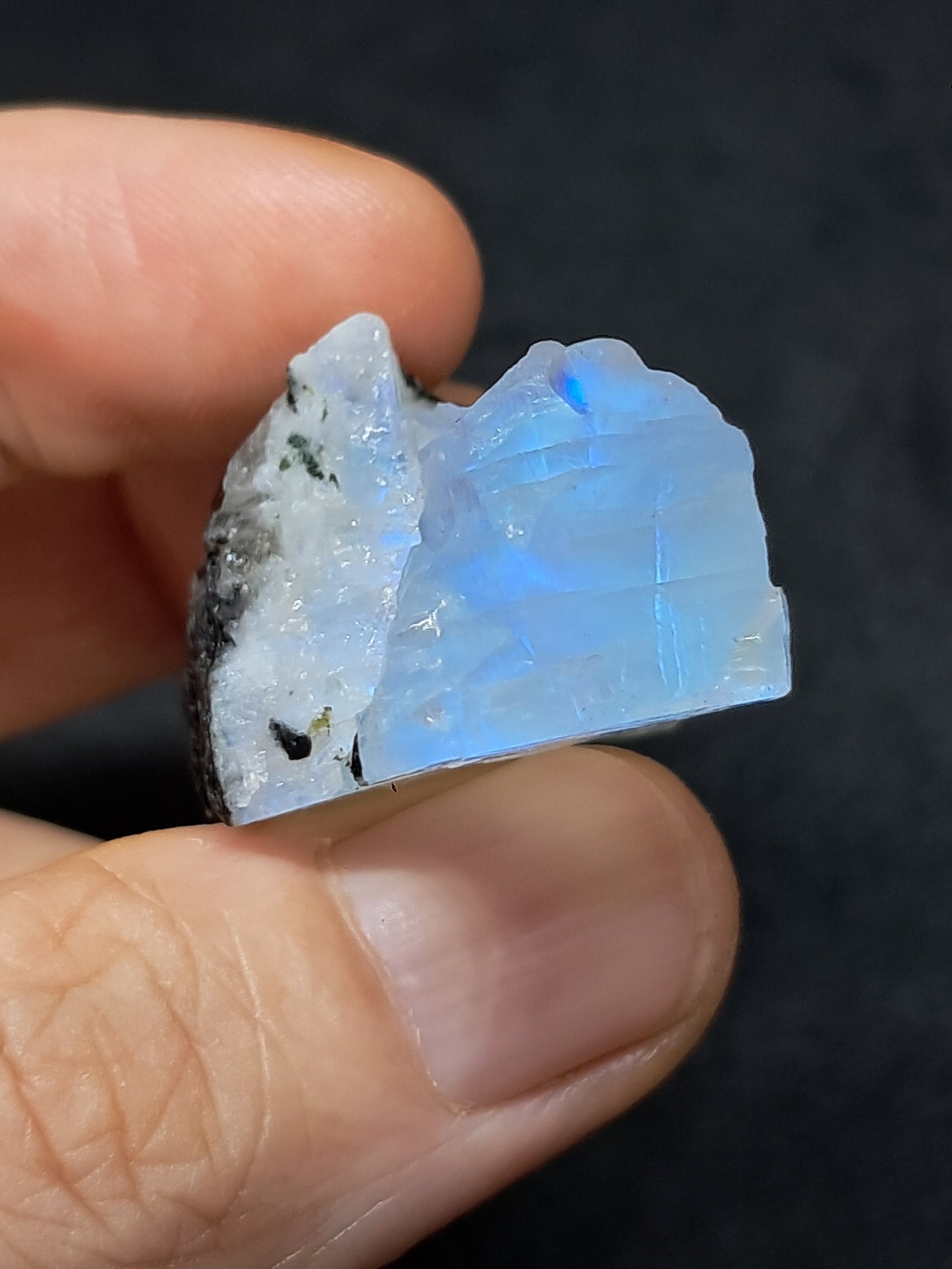 Piedra lunar arcoíris de alta calidad (Odisha) en bruto | Roca natural n.° MN10