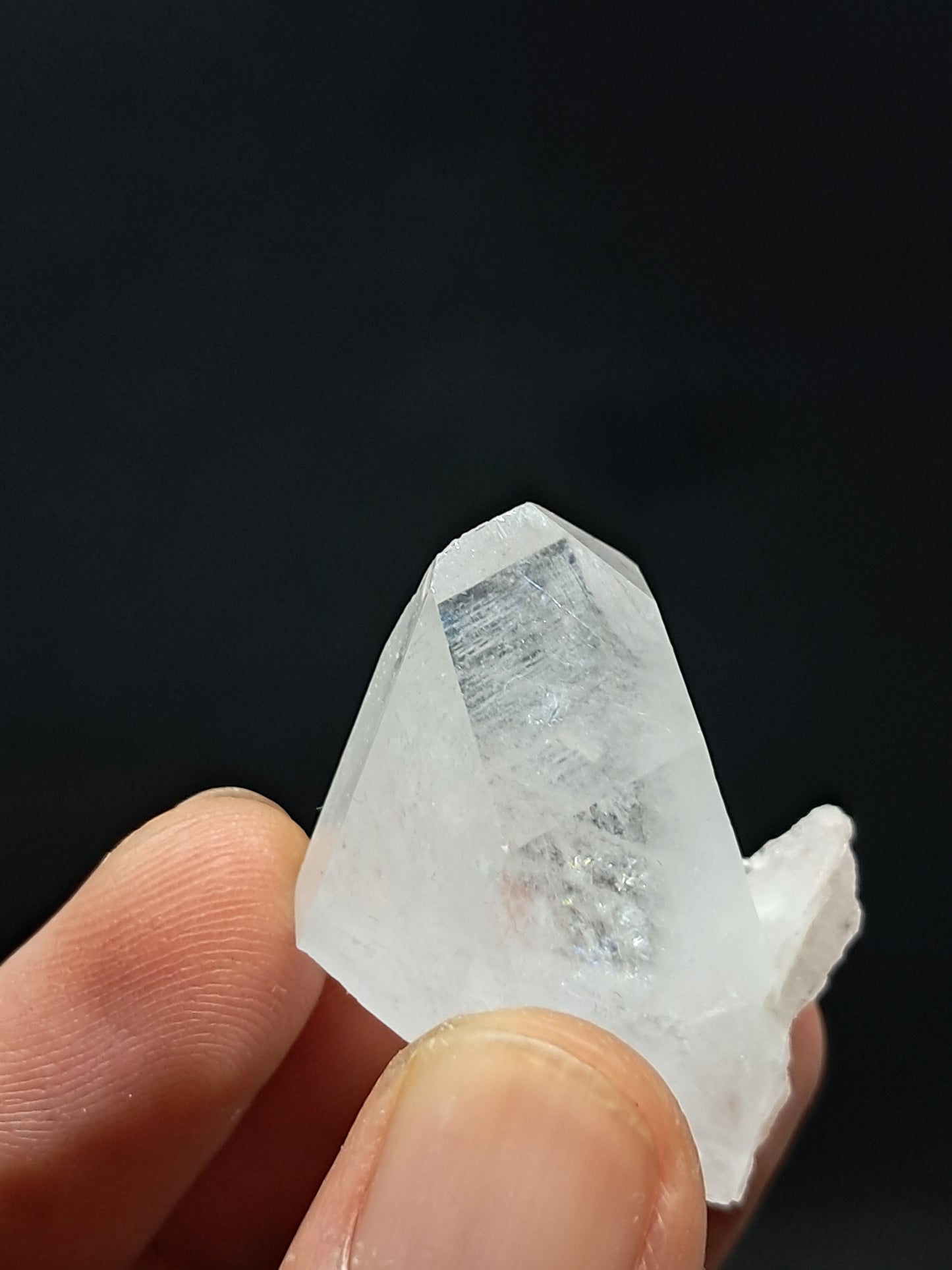 Cristal de cuarzo tabular transparente (Santander, Colombia) Punta natural | Ejemplar mineral n.° COQ29