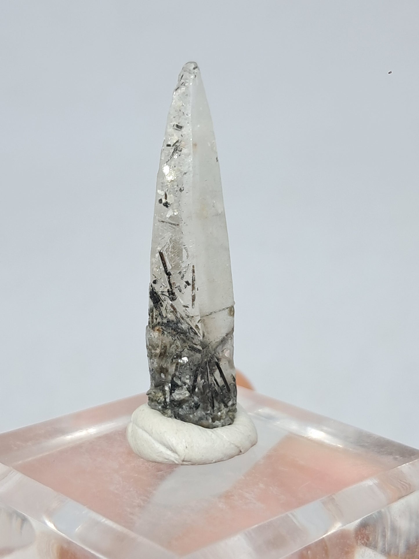 Punta de cristal de cuarzo turmalinado (karur), piedra natural | Ejemplar mineral n.° TQ27
