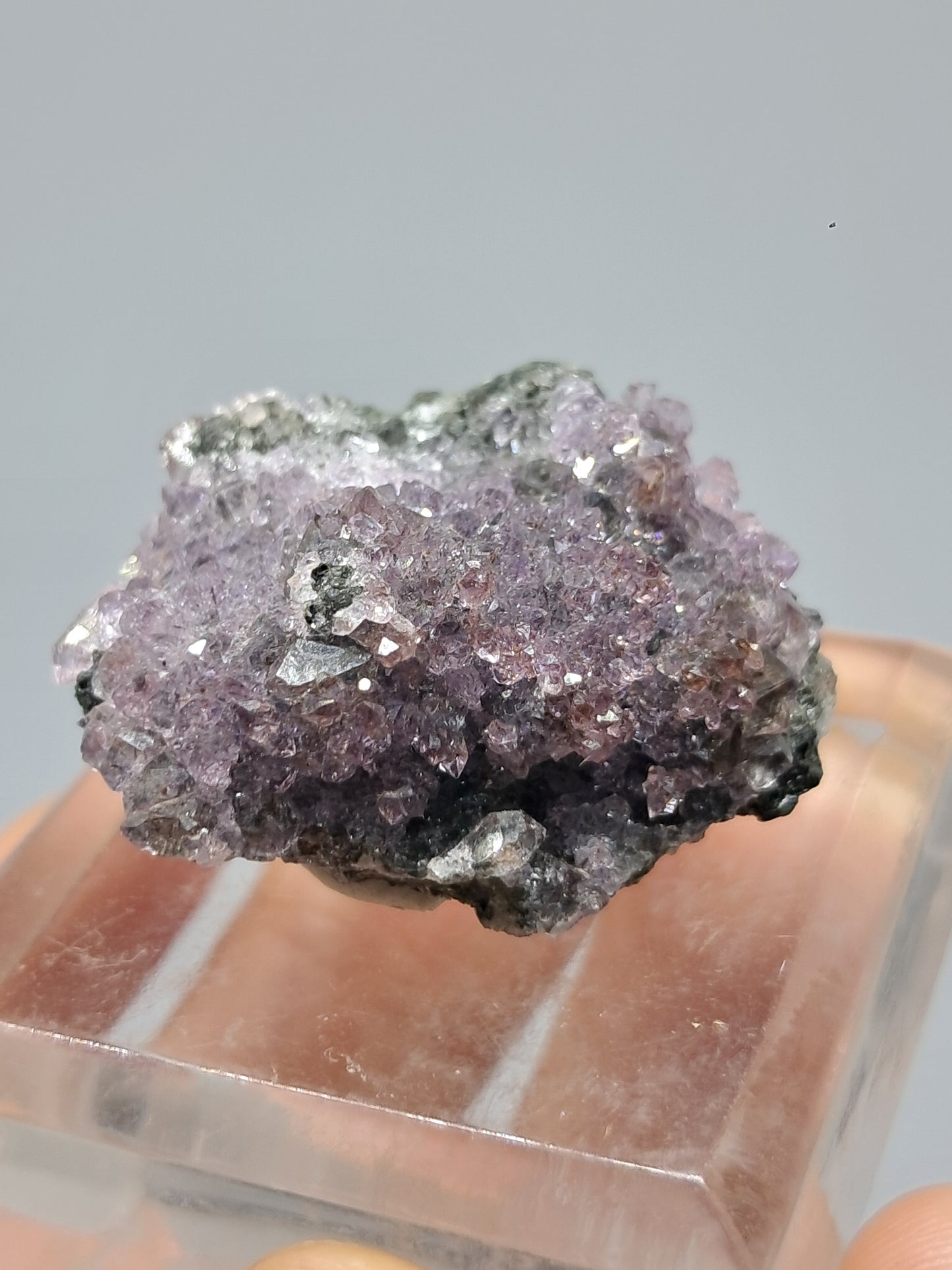 Amatista con cristales de hematita (Karur) | Piedra natural | Ejemplar mineral n.° KA84
