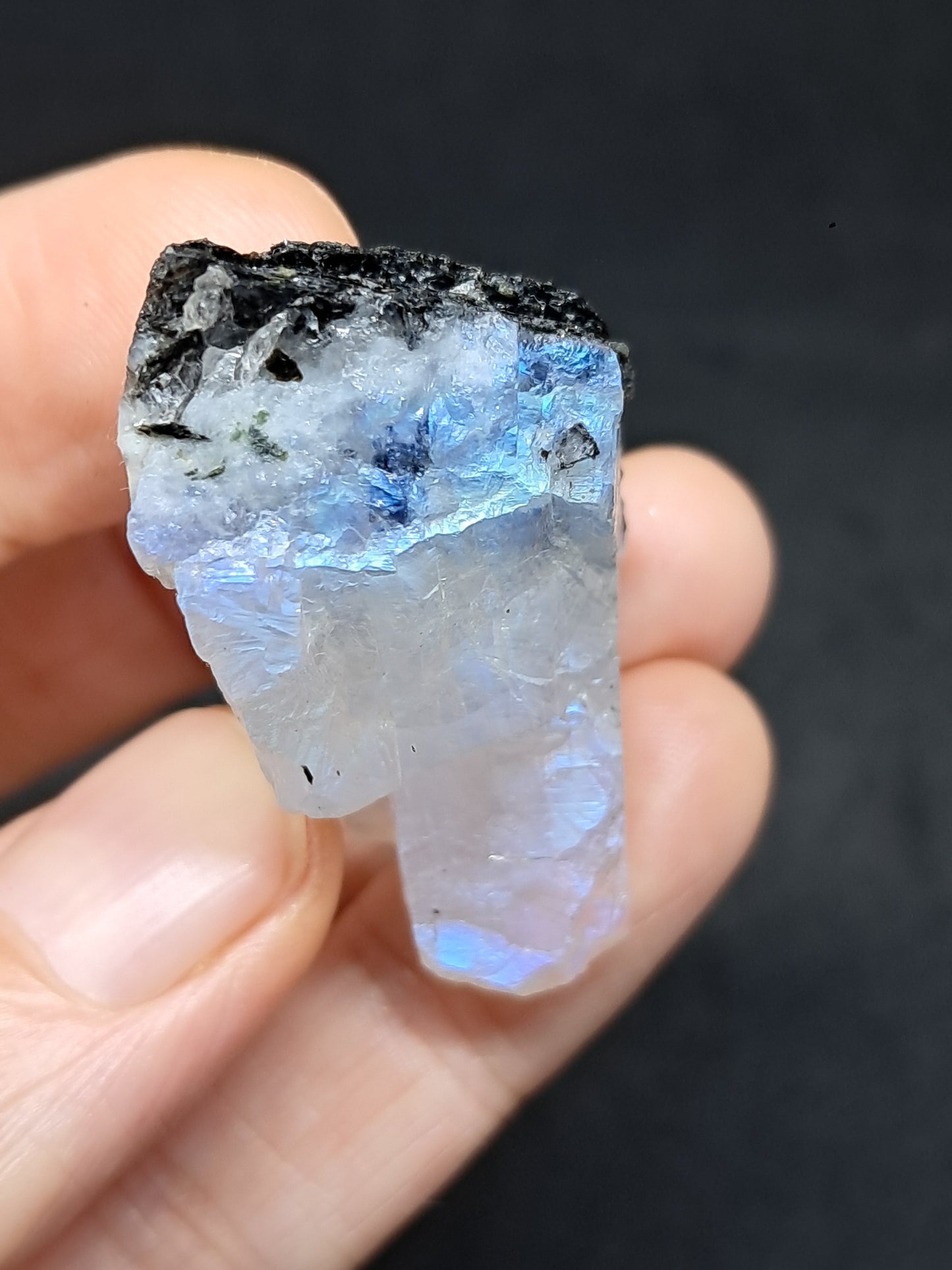 Piedra lunar arcoíris de alta calidad (Odisha) en bruto | Roca natural n.° MN9
