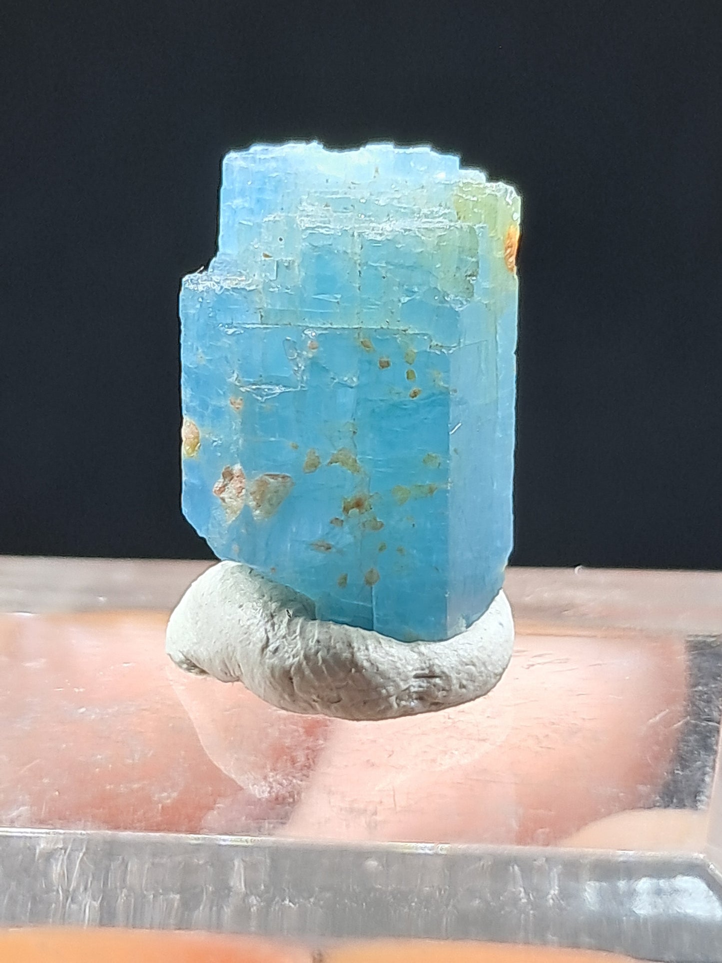 Aguamarina de alta calidad (Karur) en bruto, cristal hexagonal | Ejemplar mineral n.° AQM15