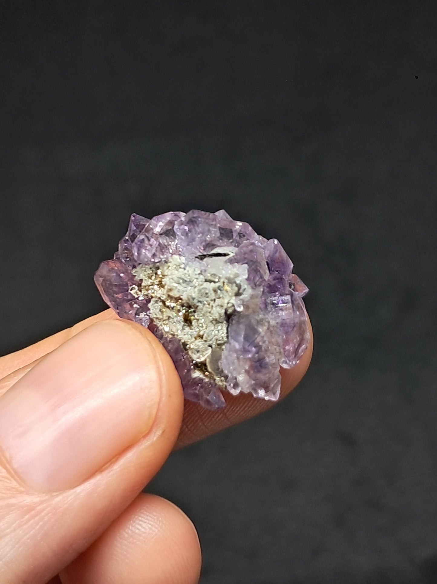 Amatista brillante con inclusiones "Super Seven" y mica (Karur) | Cristal en bruto | Piedra natural | Ejemplar mineral n.° KA153