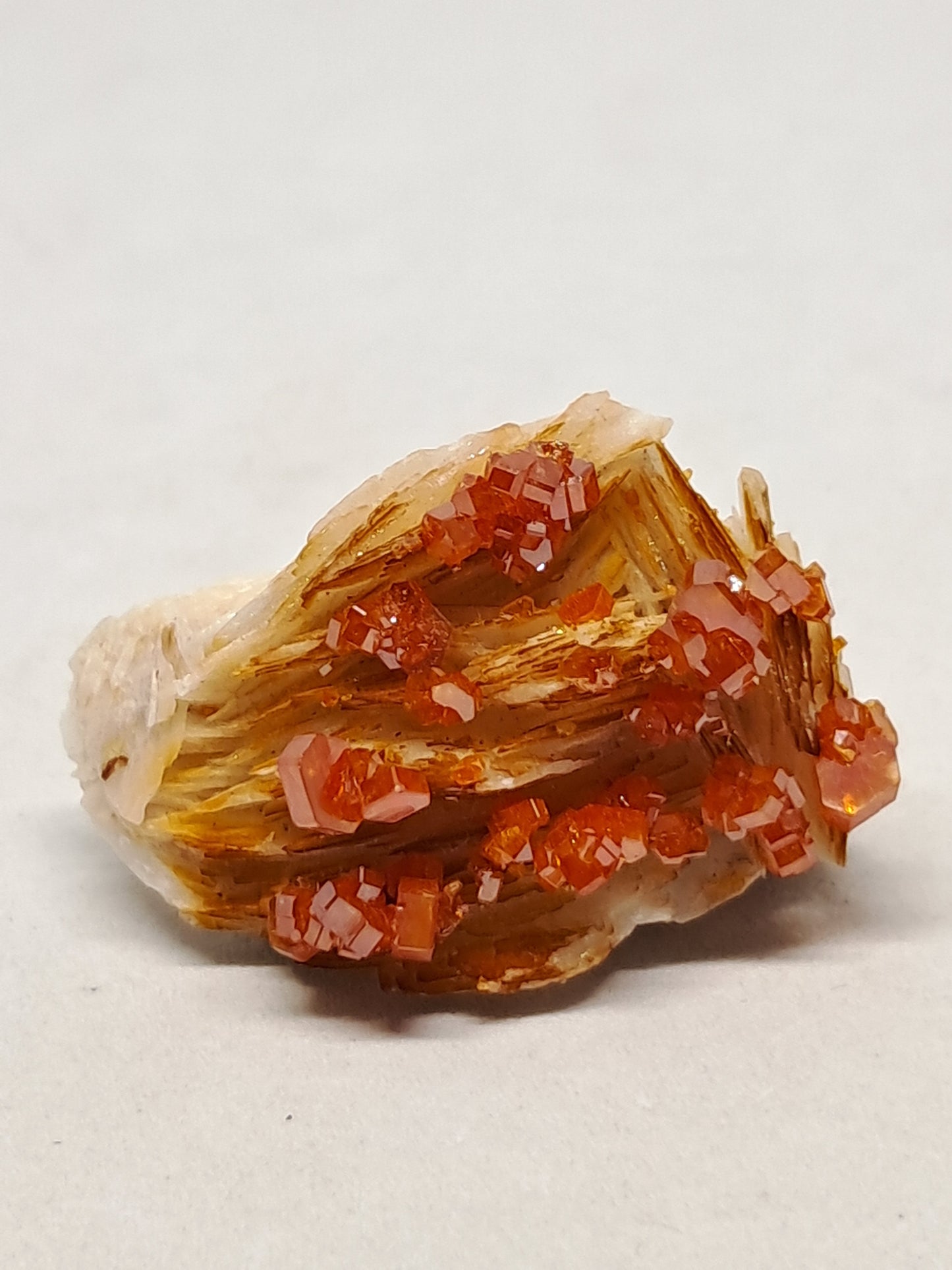 High grade Vanadinite (Non-precious Natural Stone) #VD7