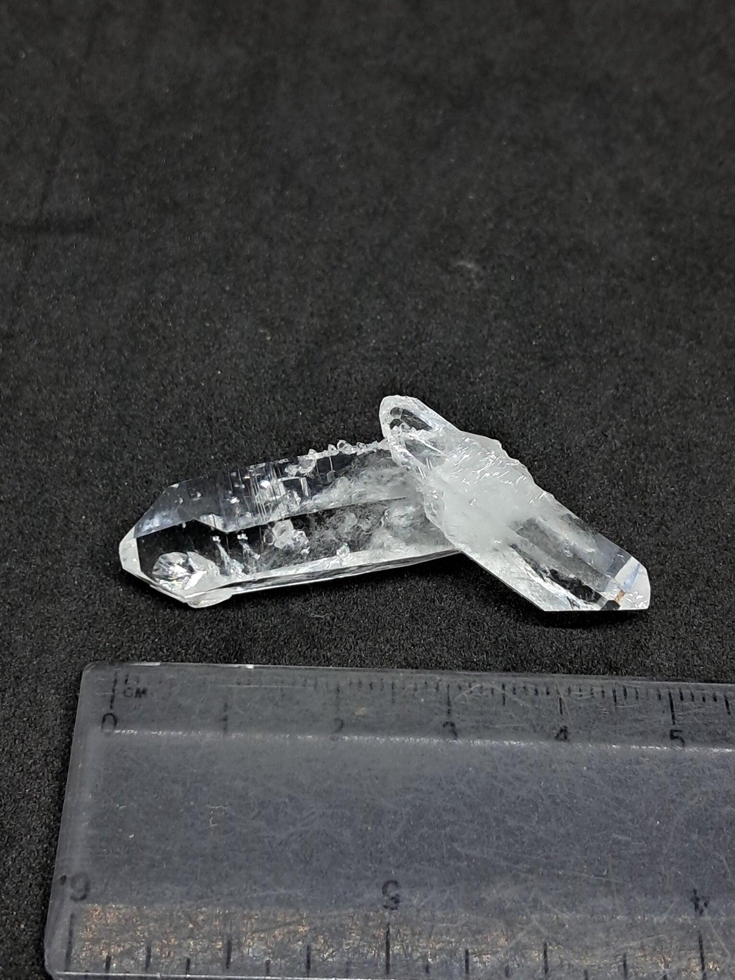 Punta natural de cuarzo transparente entrecruzado (Santander, Colombia) | Ejemplar mineral n.° COQ8