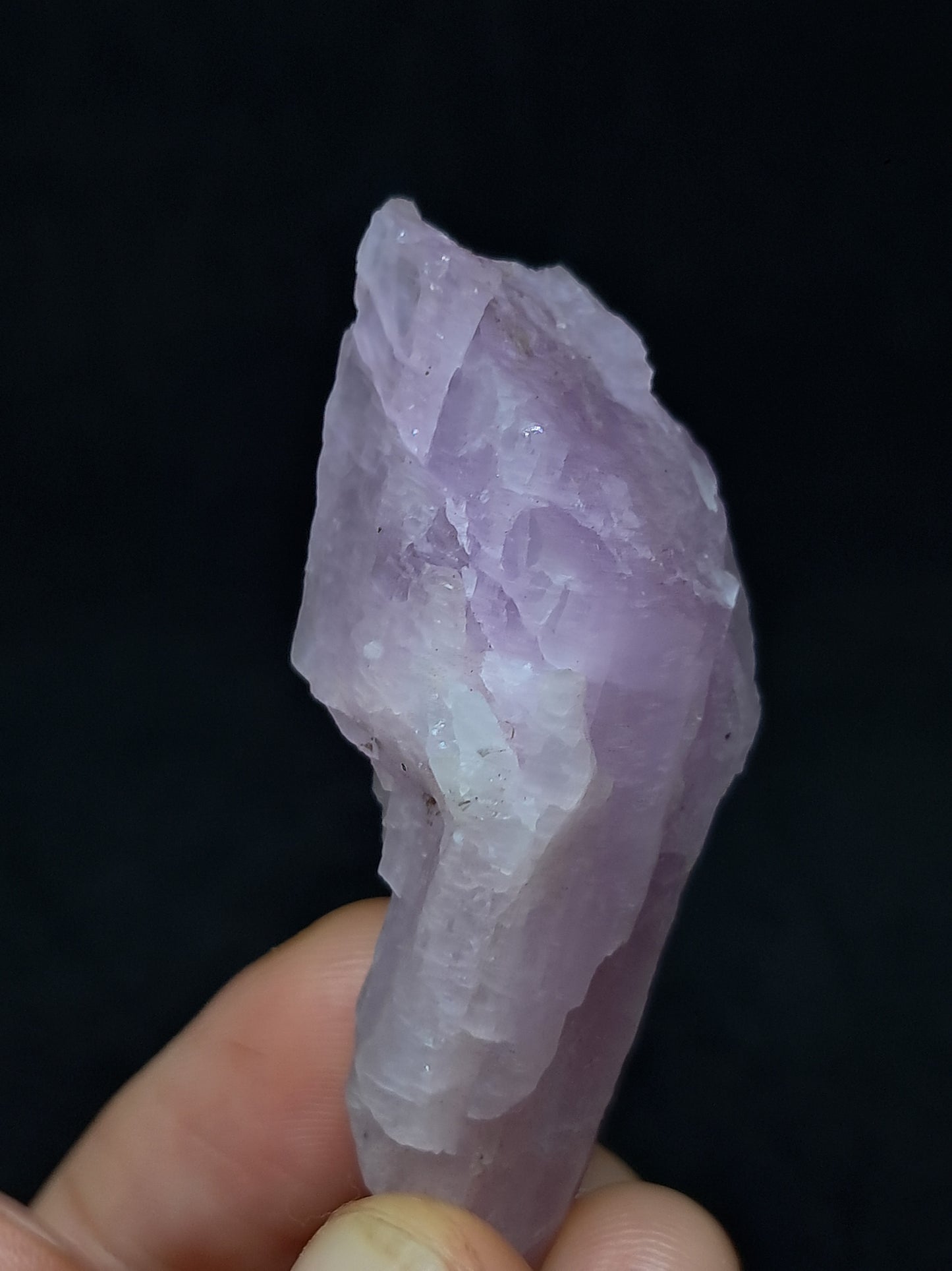 Cristal de kunzita en bruto (Madagascar), piedra natural en bruto | Espécimen de espodumena n.° KZ3