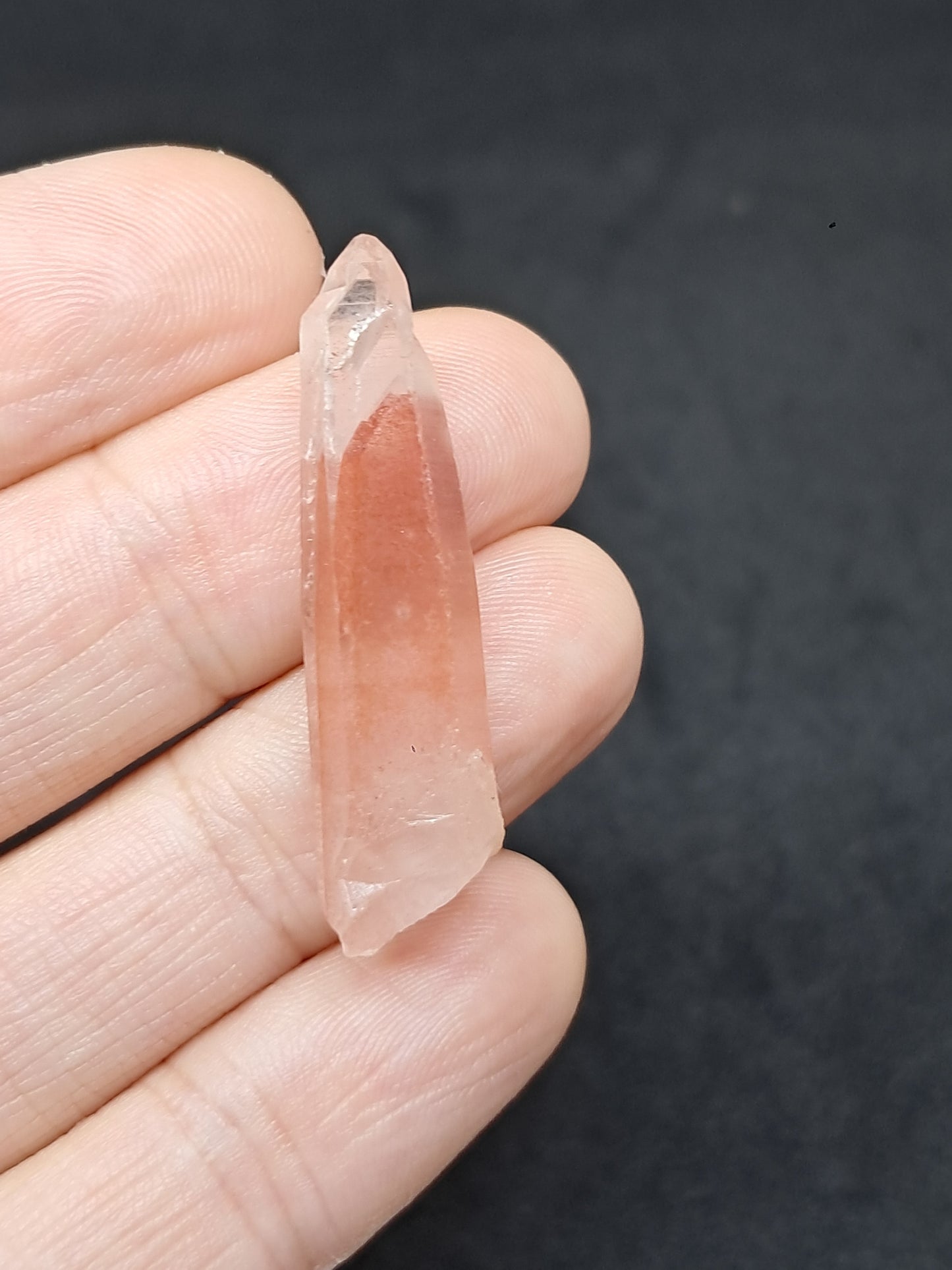 Punta de cristal natural de cuarzo fantasma hematita (Telangana) | Ejemplar mineral n.° HPQ12