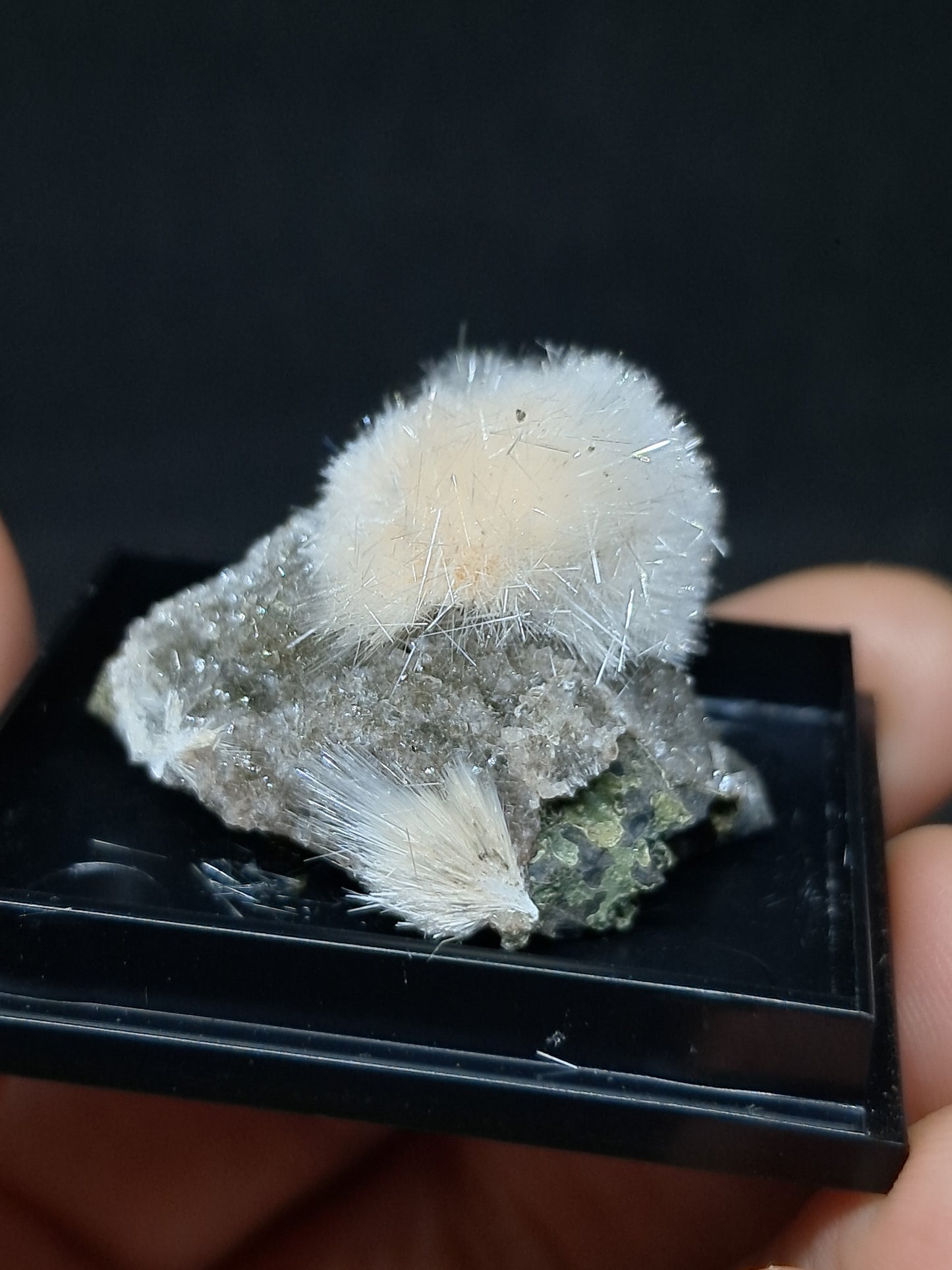 Mesolita color melocotón sobre heulandita (Madhya Pradesh), cristal natural | Ejemplar mineral n.° MS13