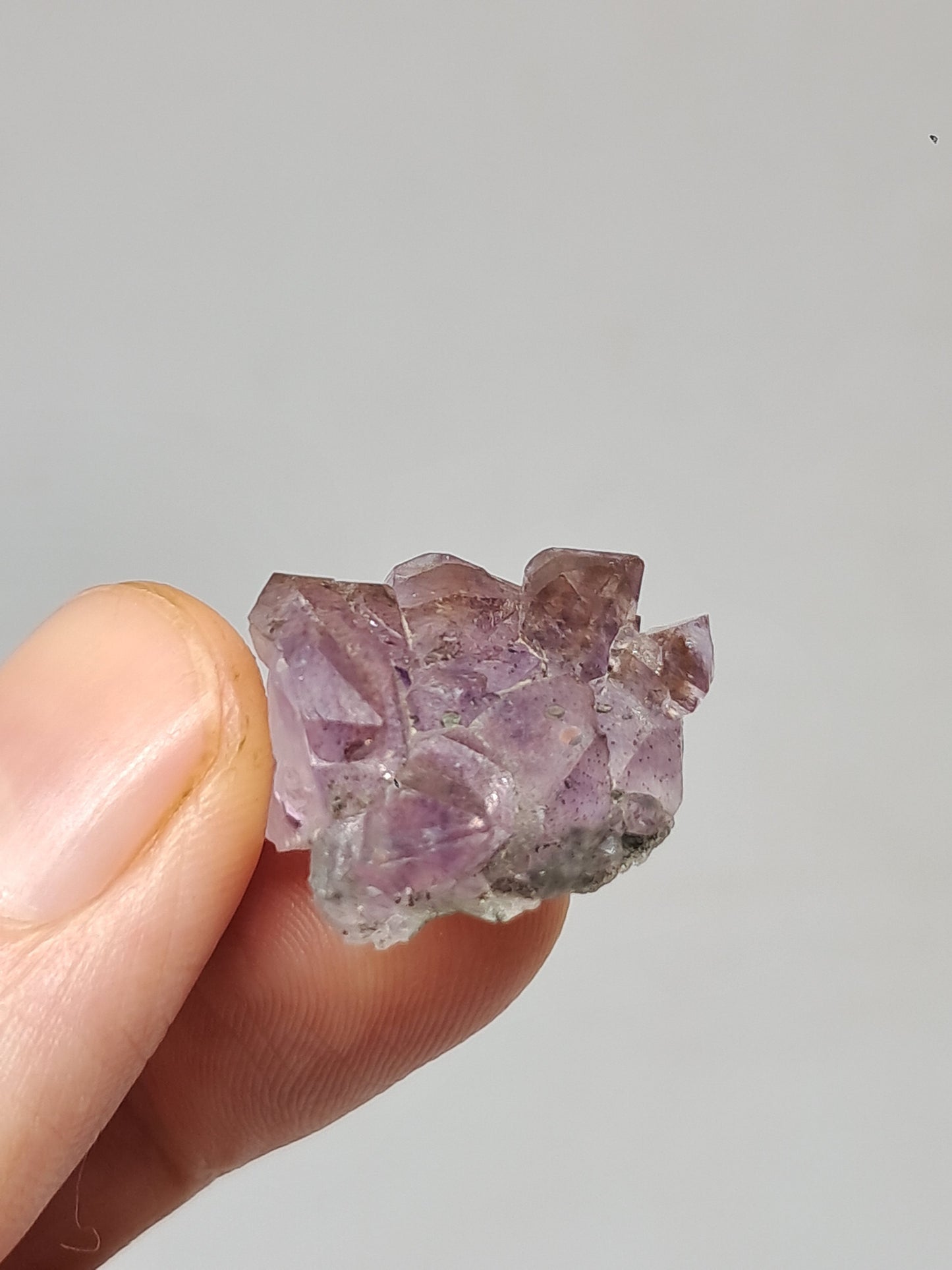 Amatista Elestial Super Seven (Karur) | Cúmulo de cristales en bruto | Piedra natural | Ejemplar mineral n.° KA137